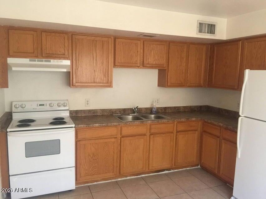 1233 E HENRY Street Unit B