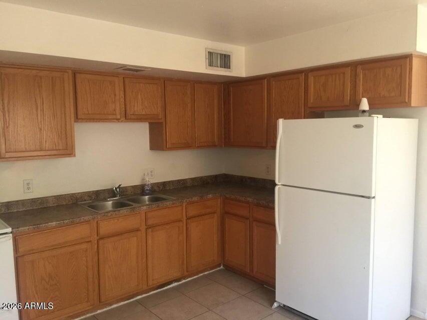 1233 E HENRY Street Unit B