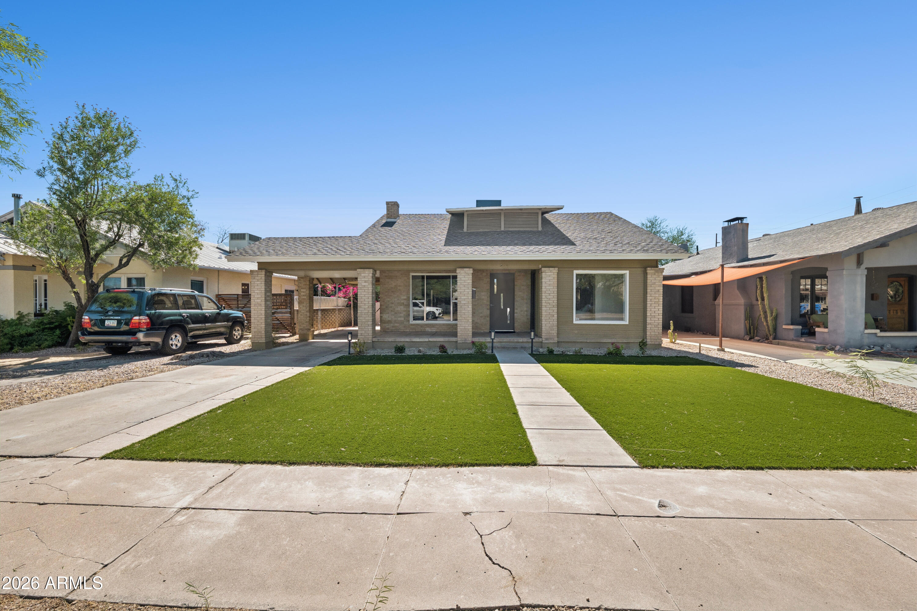 2534 N RICHLAND Street