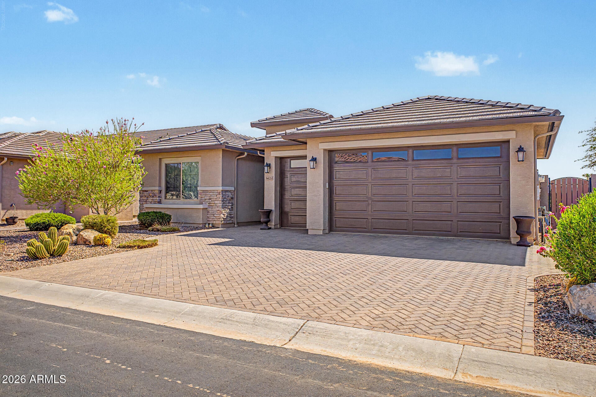 5429 N DAKOTA Drive