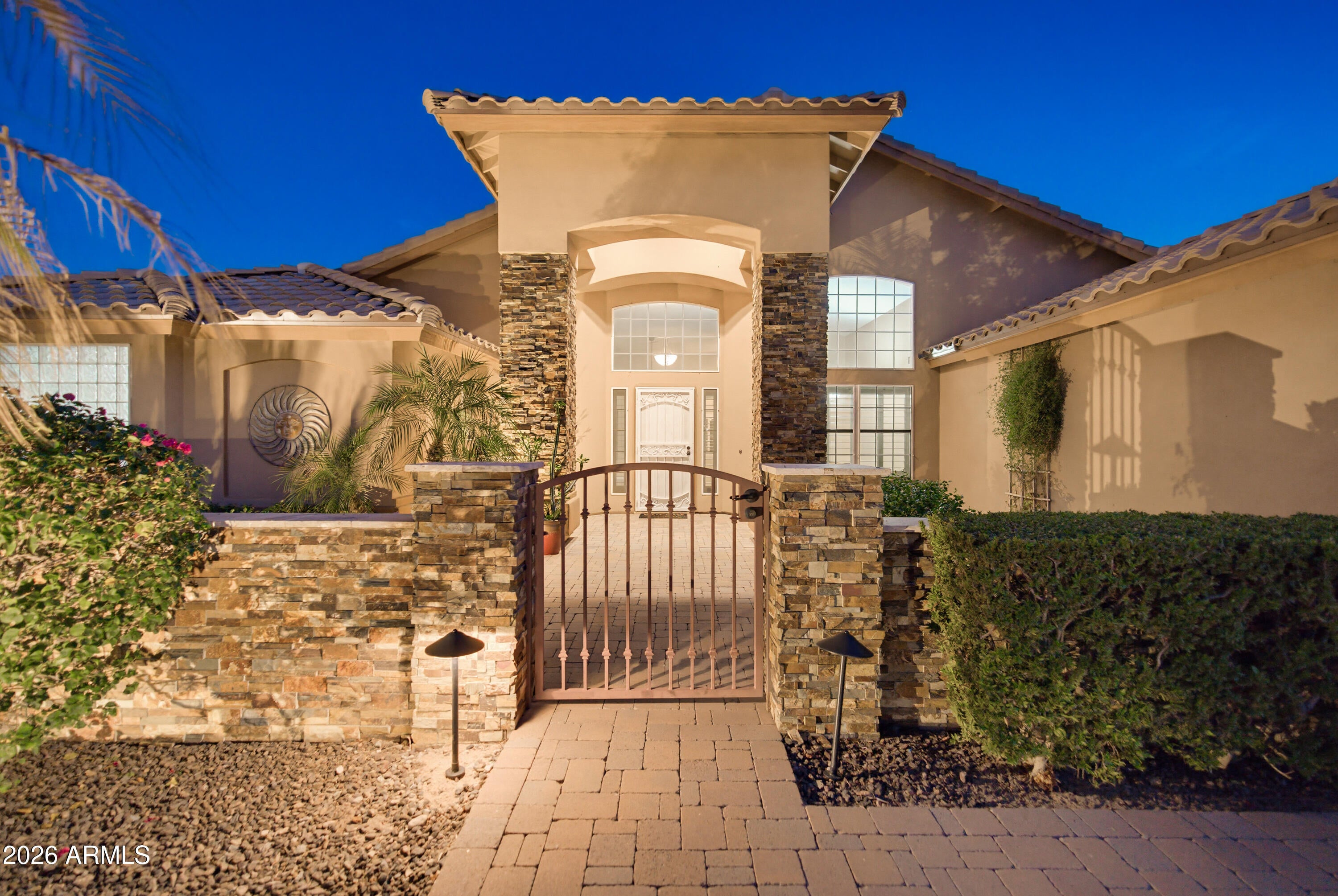4613 W DESERT HOLLOW Drive