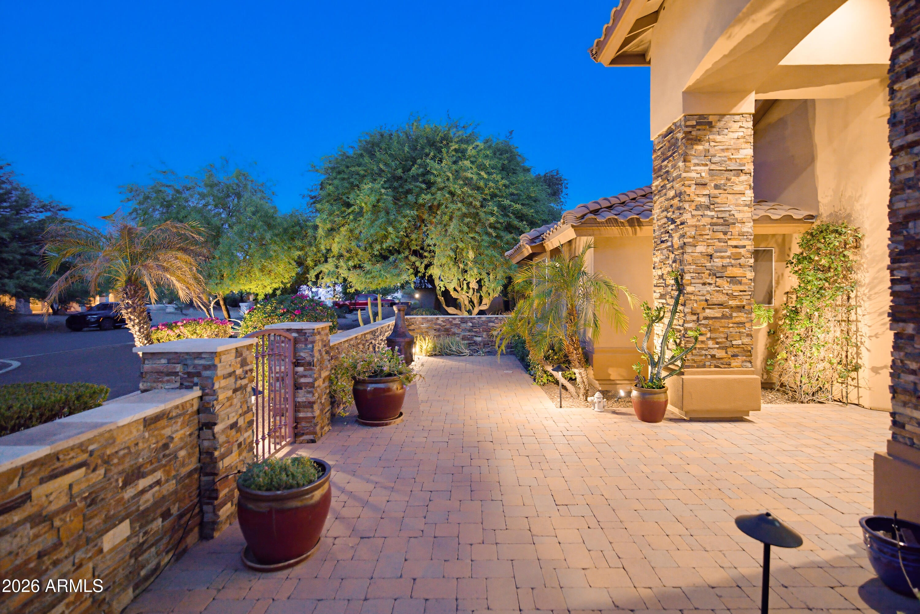 4613 W DESERT HOLLOW Drive