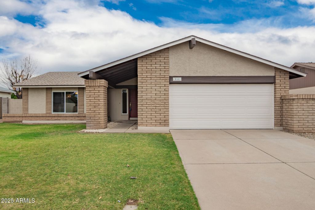 Photo of 711 W Straford Drive, Chandler, AZ 85225 (MLS # 6932319)