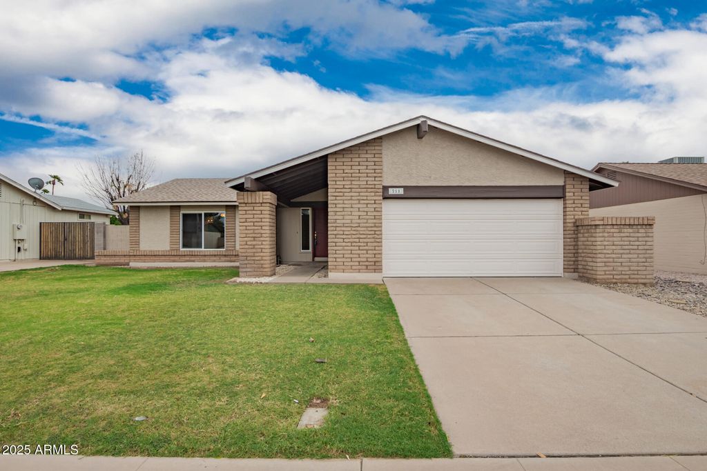 Photo of 711 W Straford Drive, Chandler, AZ 85225 (MLS # 6932319)