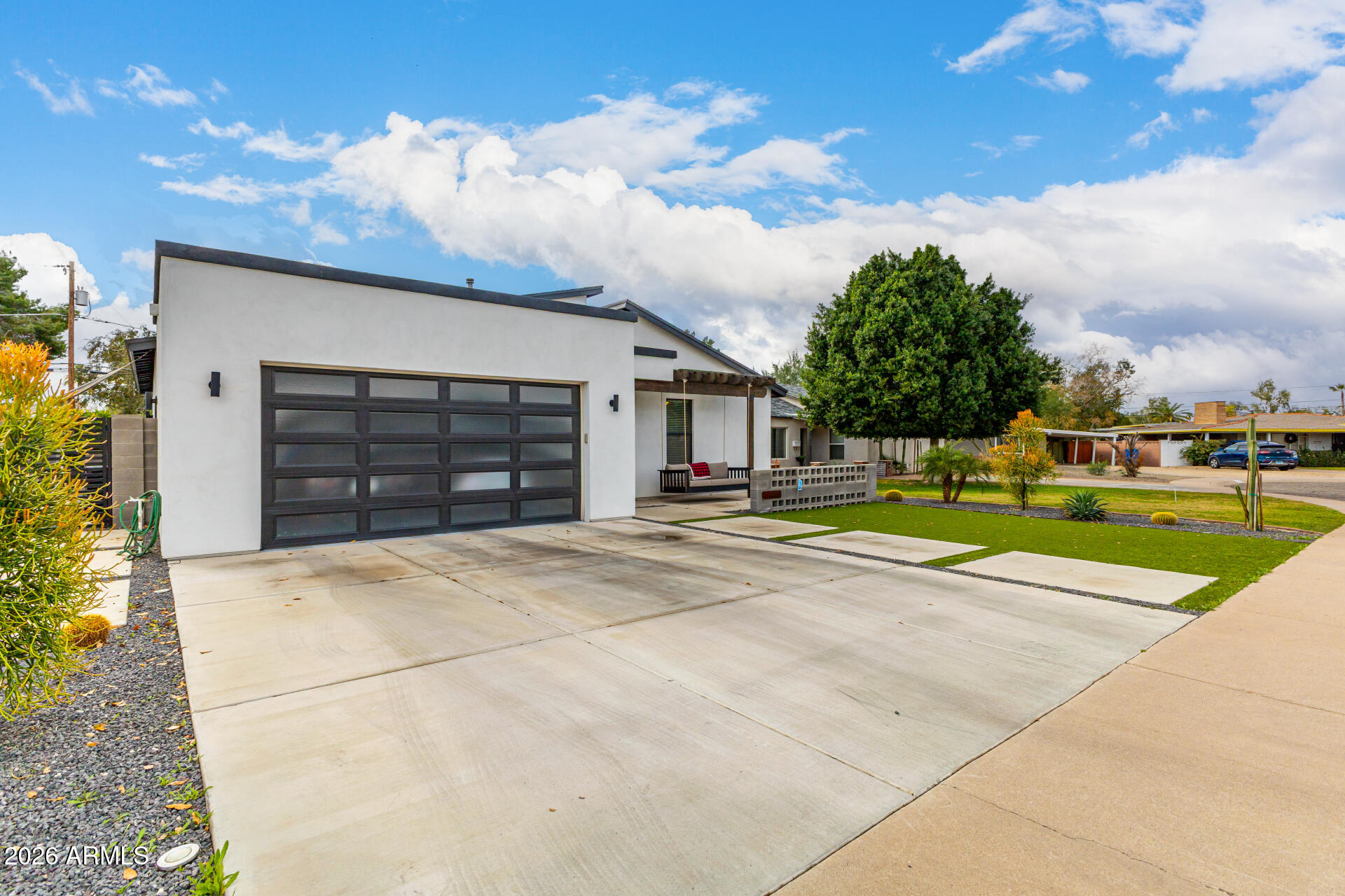 1831 E MONTECITO Avenue