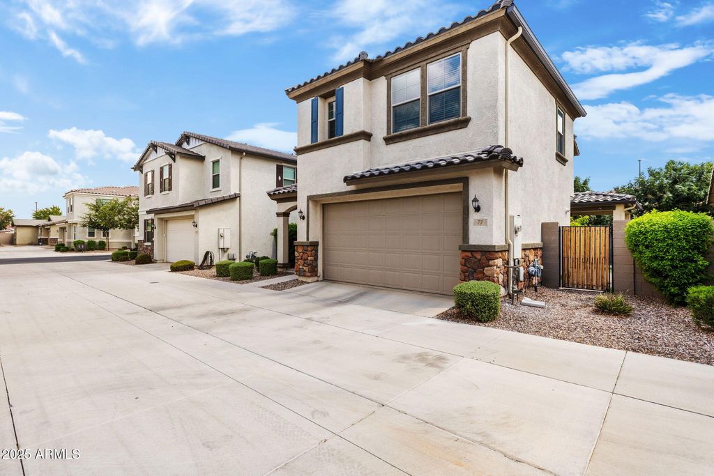 Photo of 77 E Constitution Drive, Gilbert, AZ 85296 (MLS # 6919164)