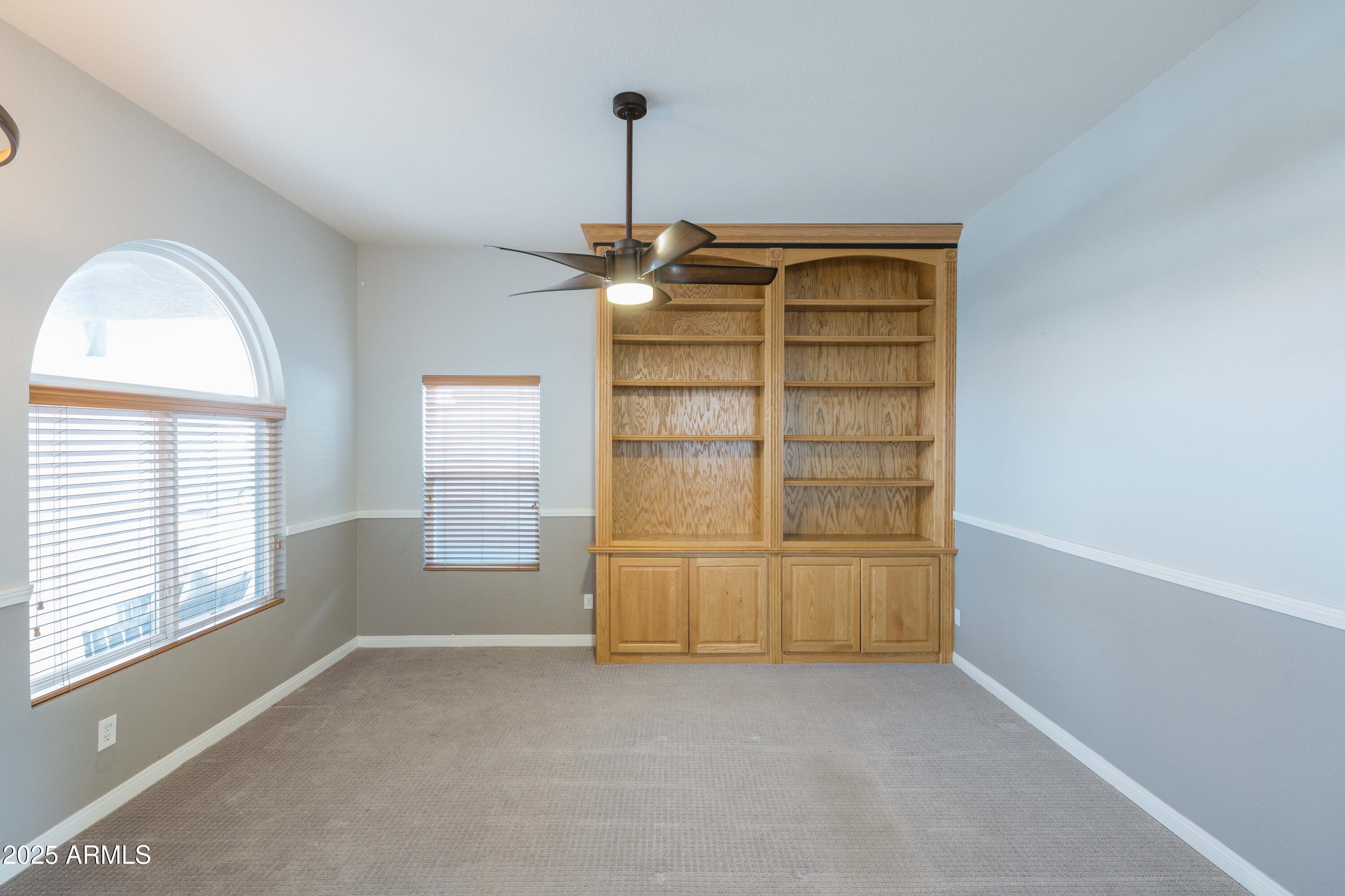 1249 W SEASCAPE Drive
