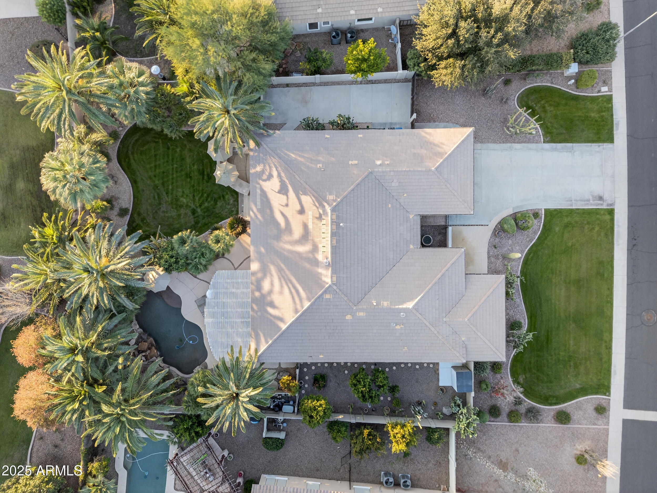 733 E FIELDSTONE Place