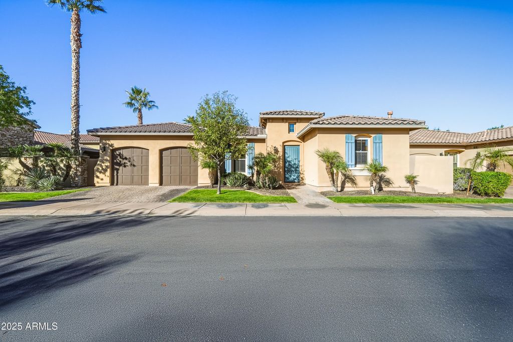 Photo of 758 E Sunburst Lane, Tempe, AZ 85284 (MLS # 6953693)