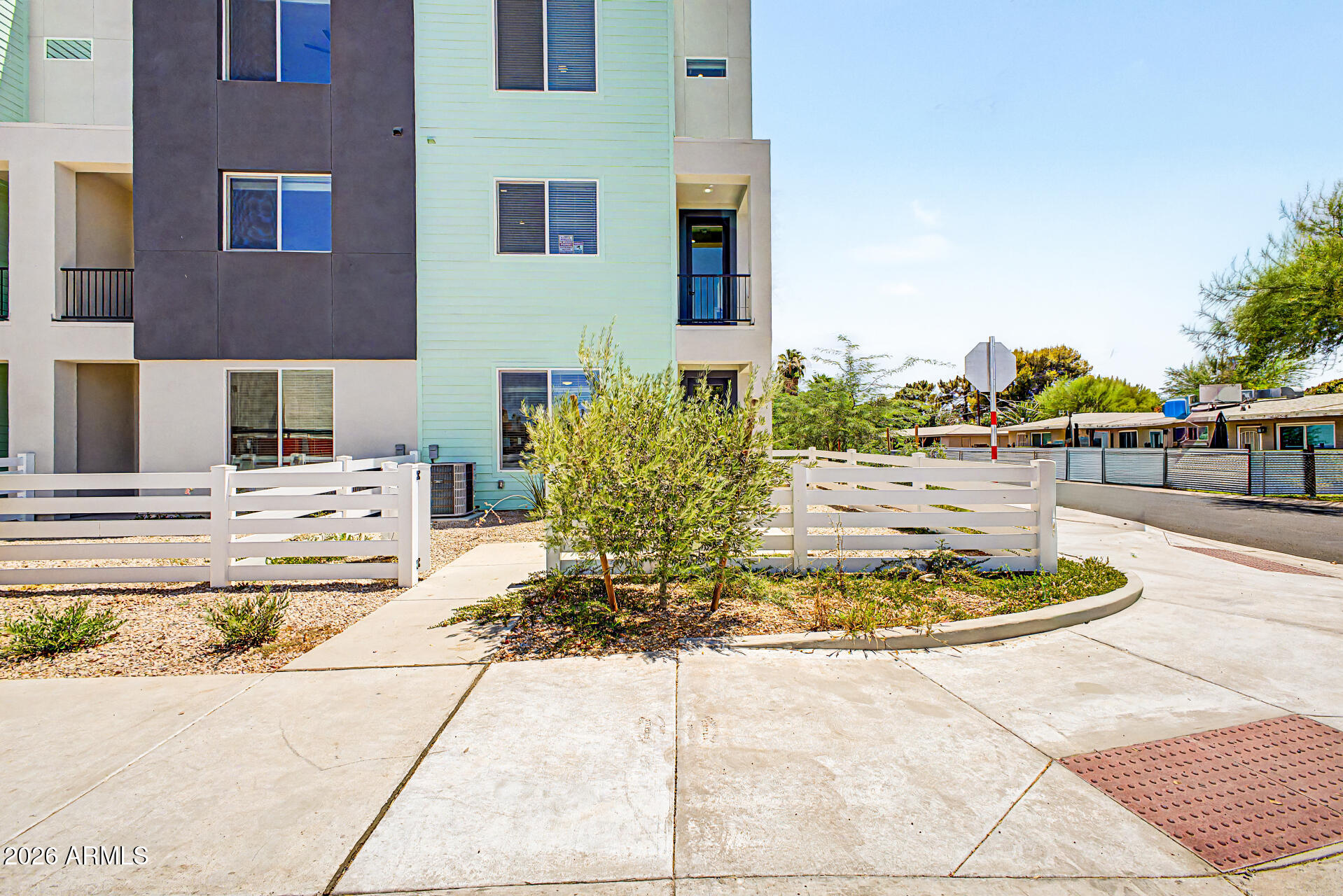 2601 E CLARENDON Avenue 9