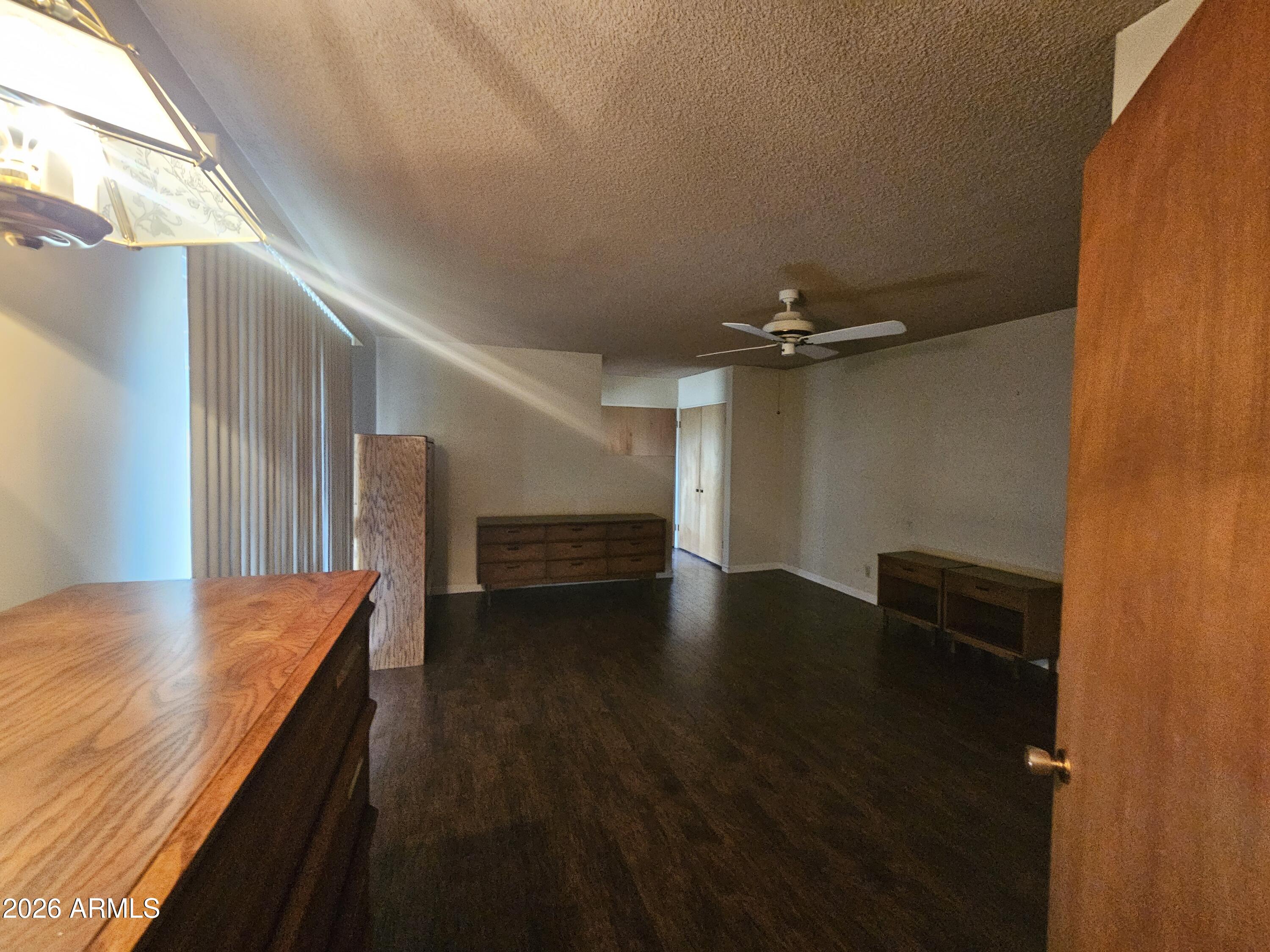 1403 E JARVIS Avenue