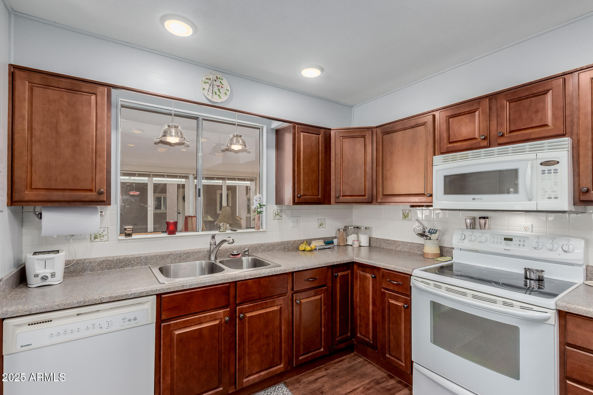 9422 E Lakeside Drive