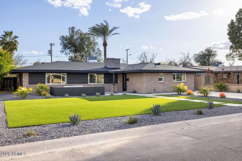 Photo of 657 W Toledo Street, Chandler, AZ 85225 (MLS # 6990586)