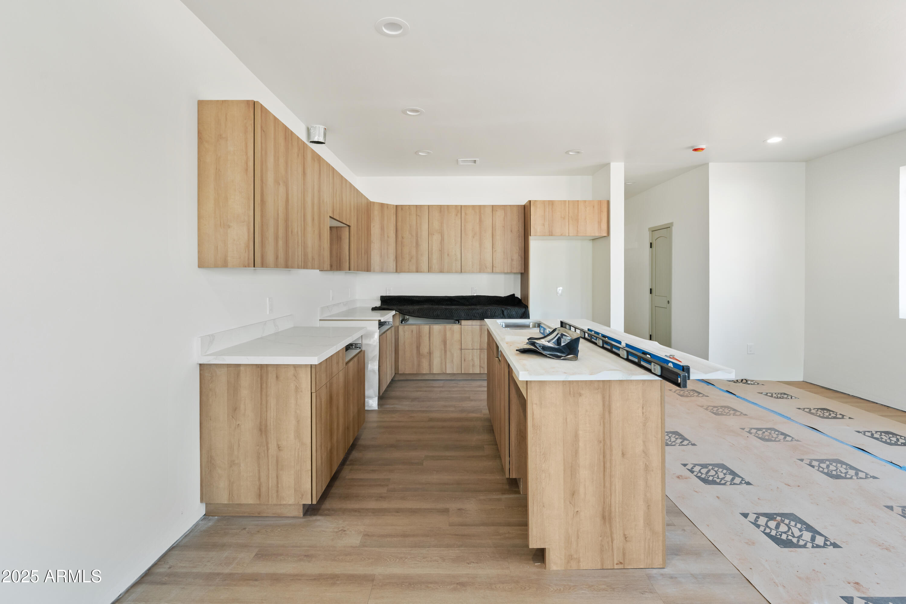 1921 E ARROWHEAD Avenue