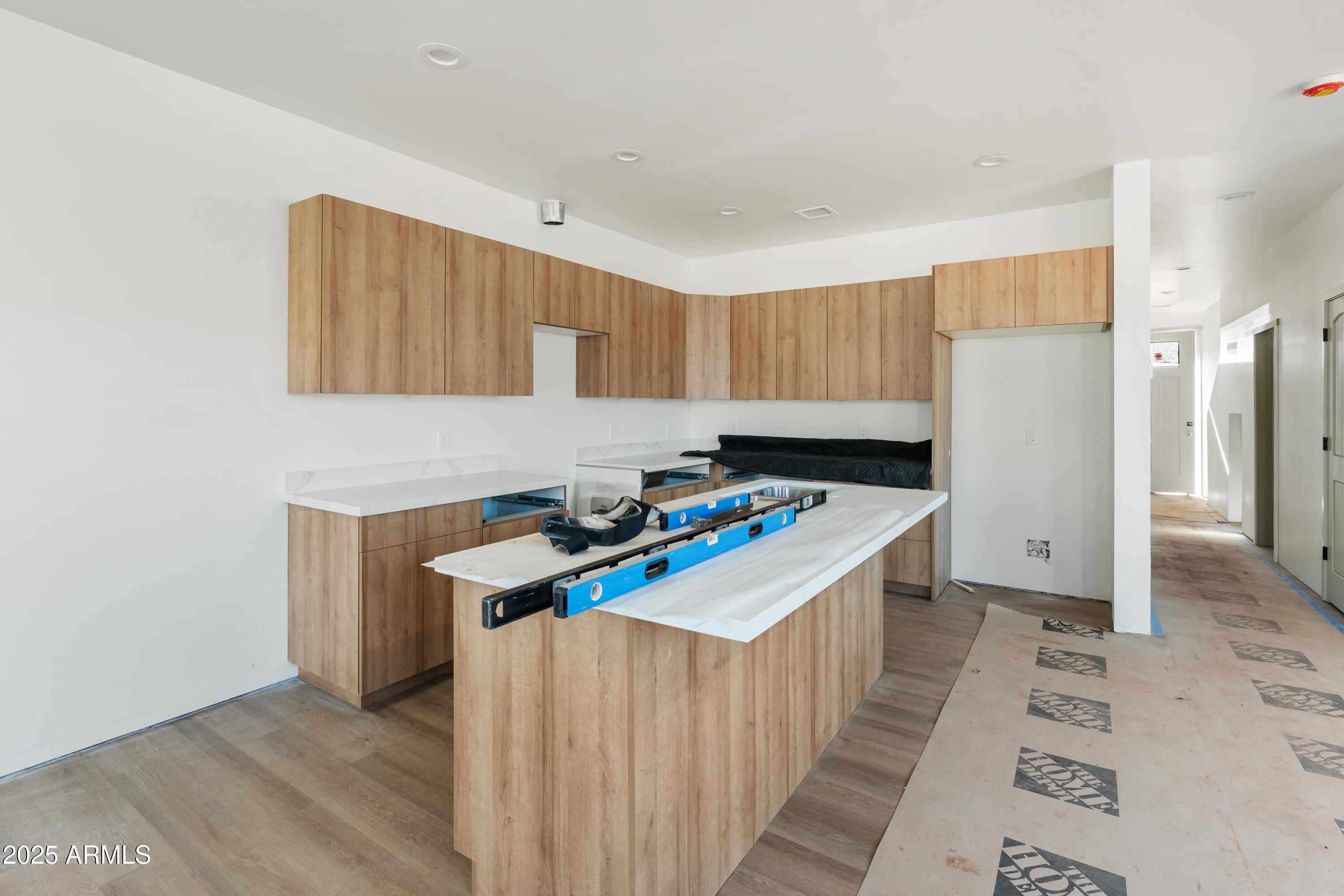 1921 E ARROWHEAD Avenue