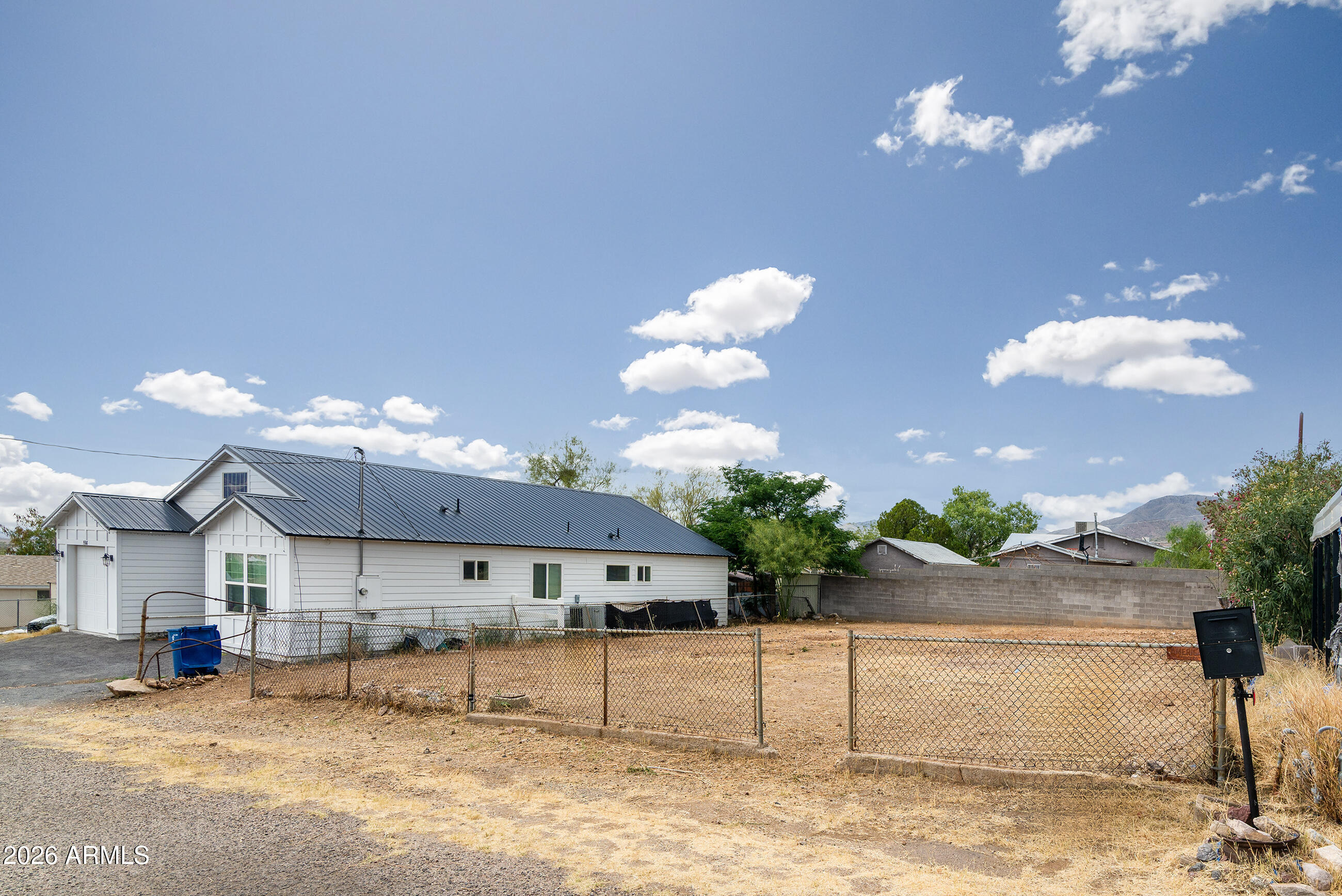 596 W Ray Street -