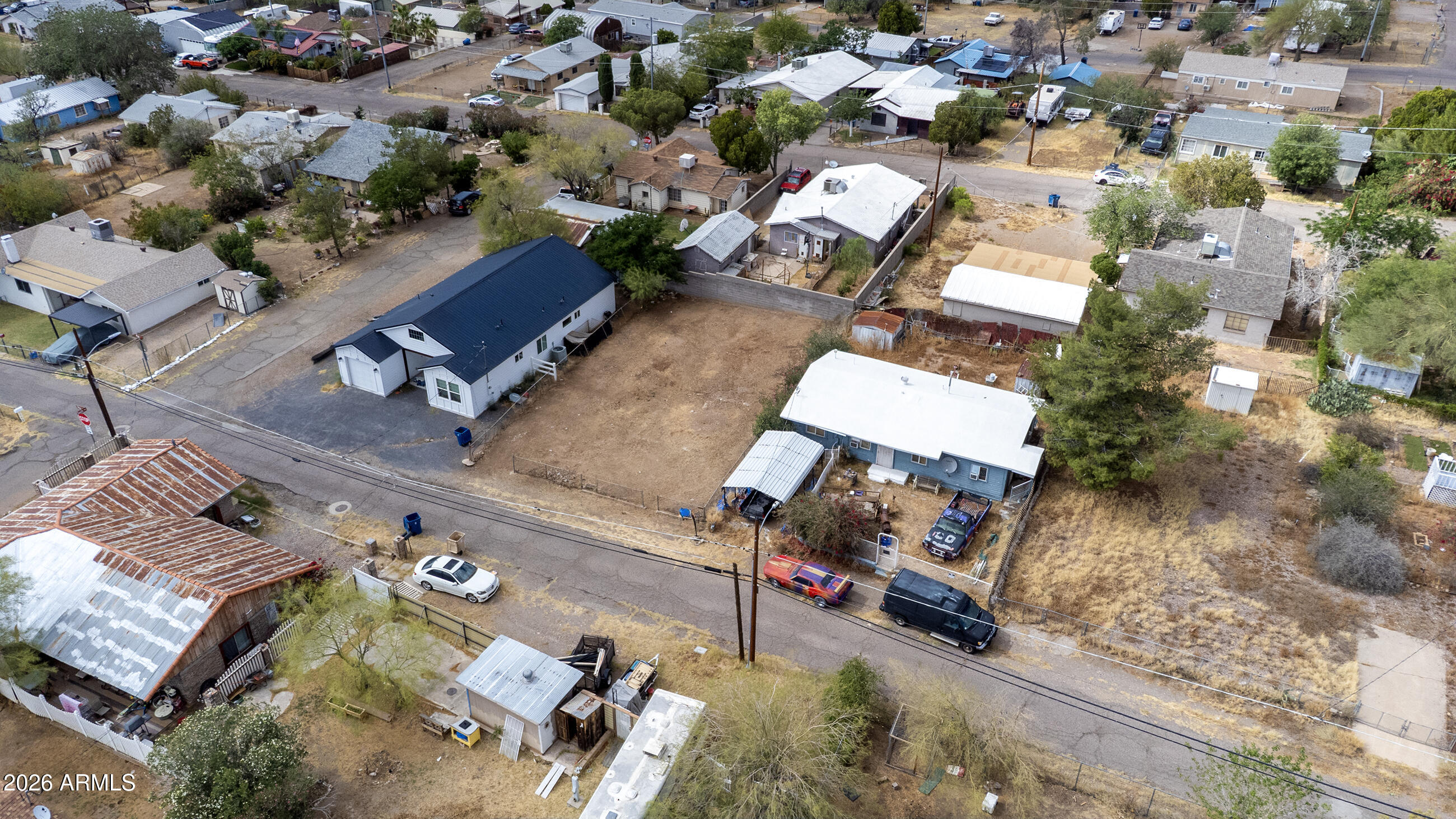 596 W Ray Street -