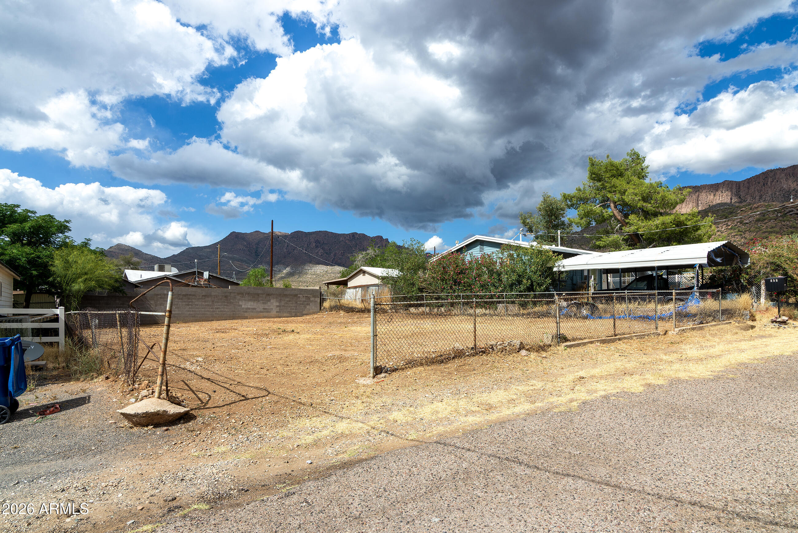 596 W Ray Street -