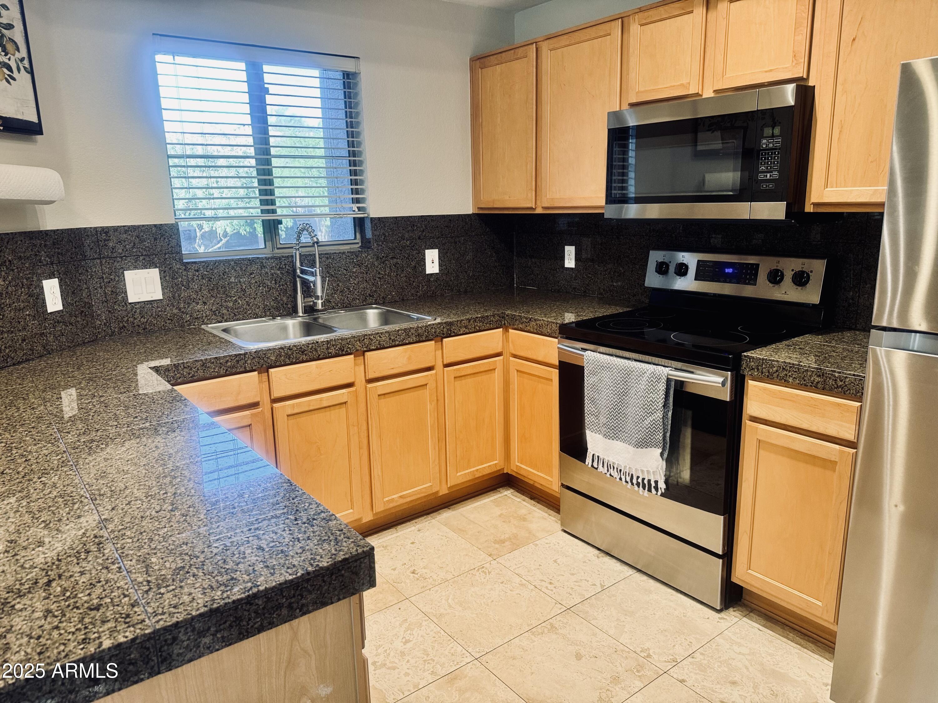 11680 E SAHUARO Drive 2011