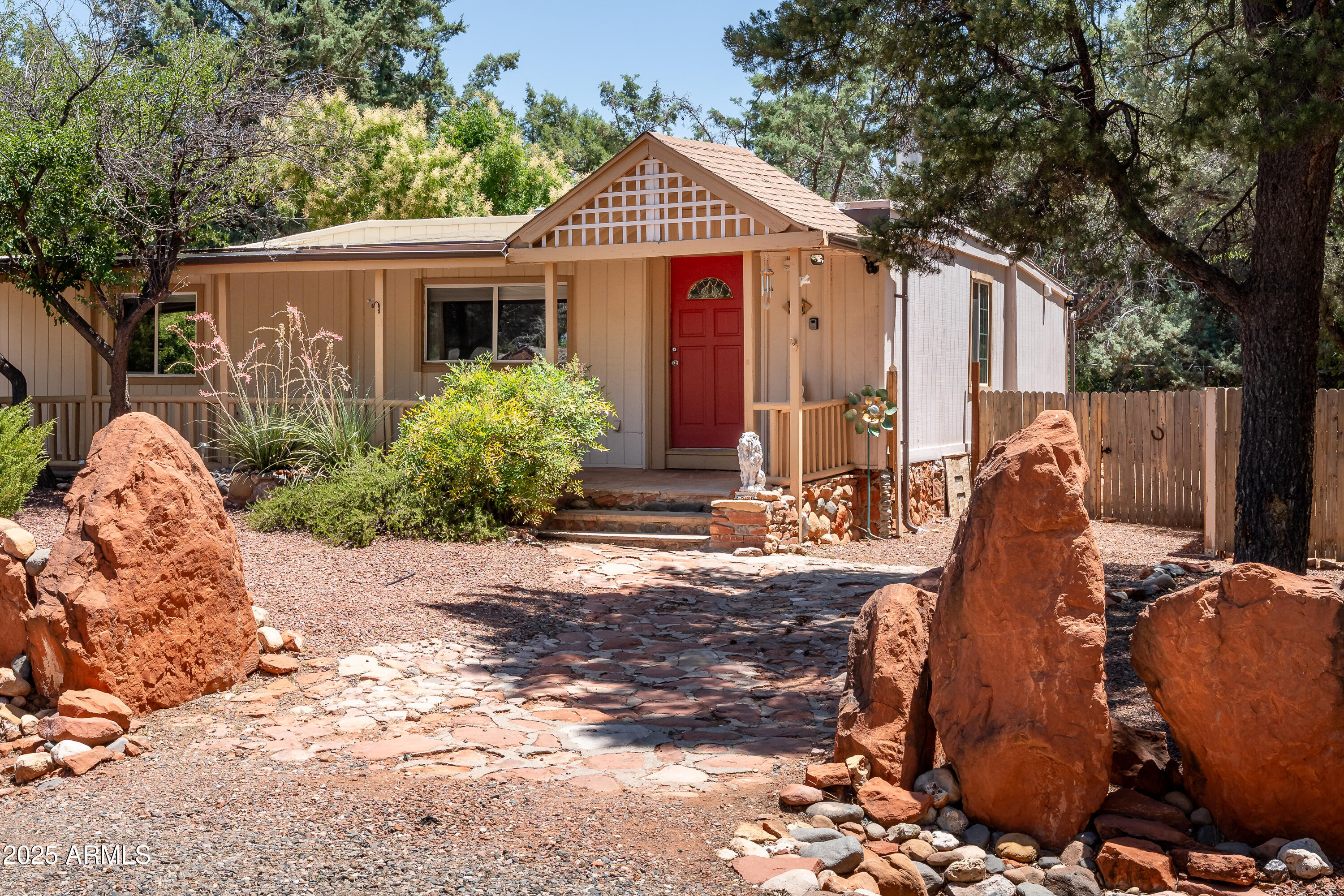 Sedona, Arizona 86351, United States, 2 Bedrooms Bedrooms, ,1 BathroomBathrooms,Residential,Pending,182930