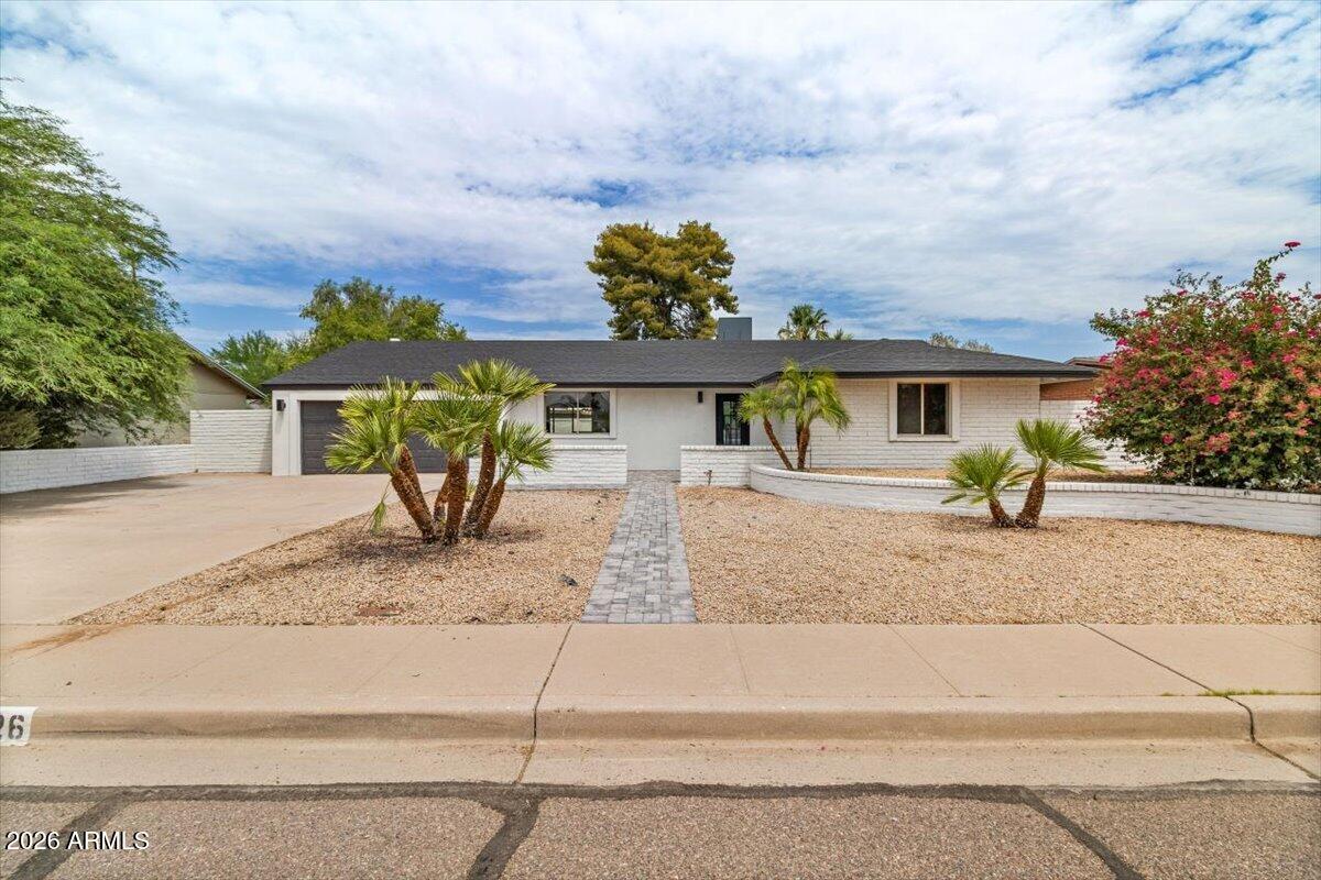 3926 E LAUREL Lane