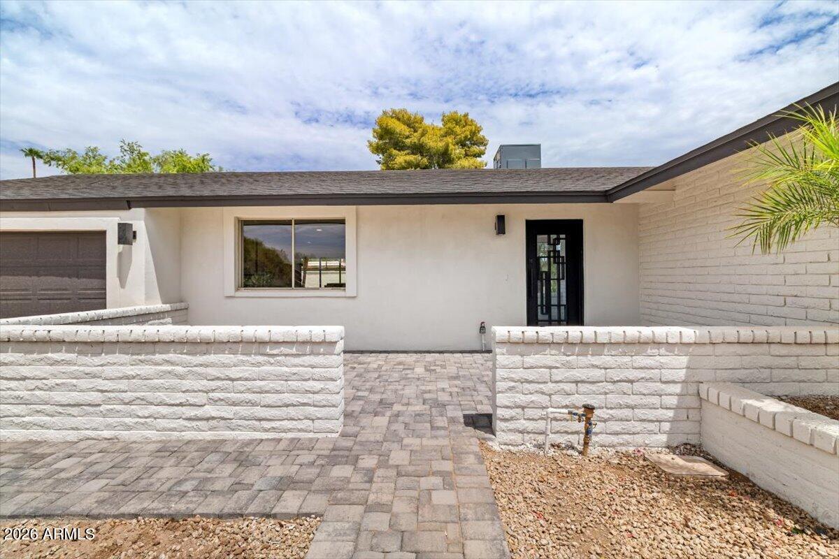 3926 E LAUREL Lane
