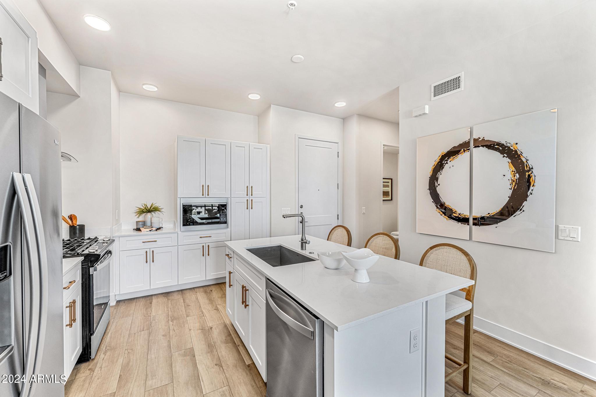 3131 N CENTRAL Avenue 6017