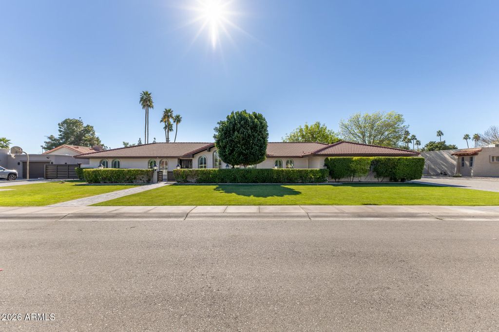 Photo of 949 E Gemini Drive, Tempe, AZ 85283 (MLS # 6970765)