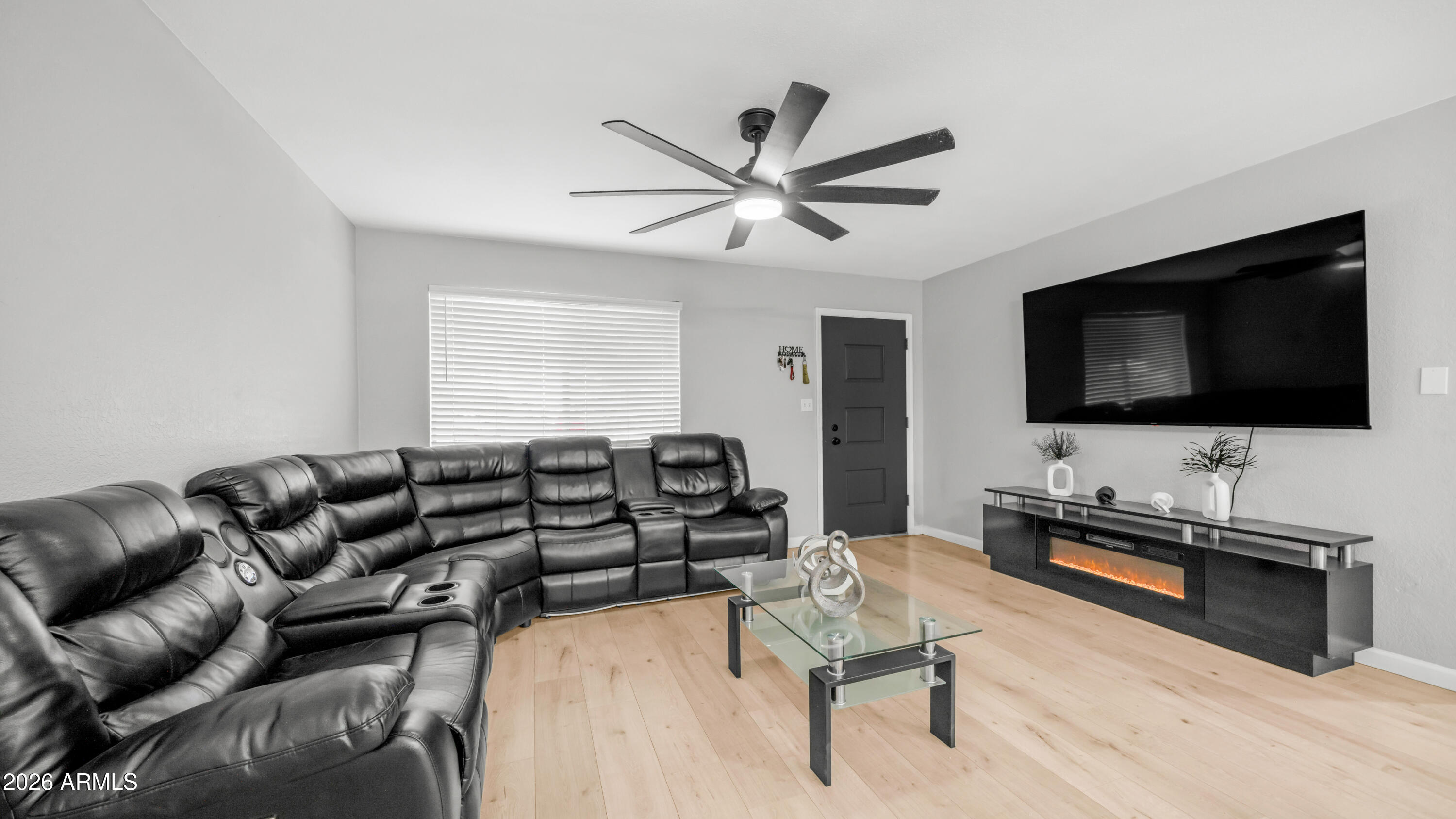 4146 W DESERT HILLS Drive