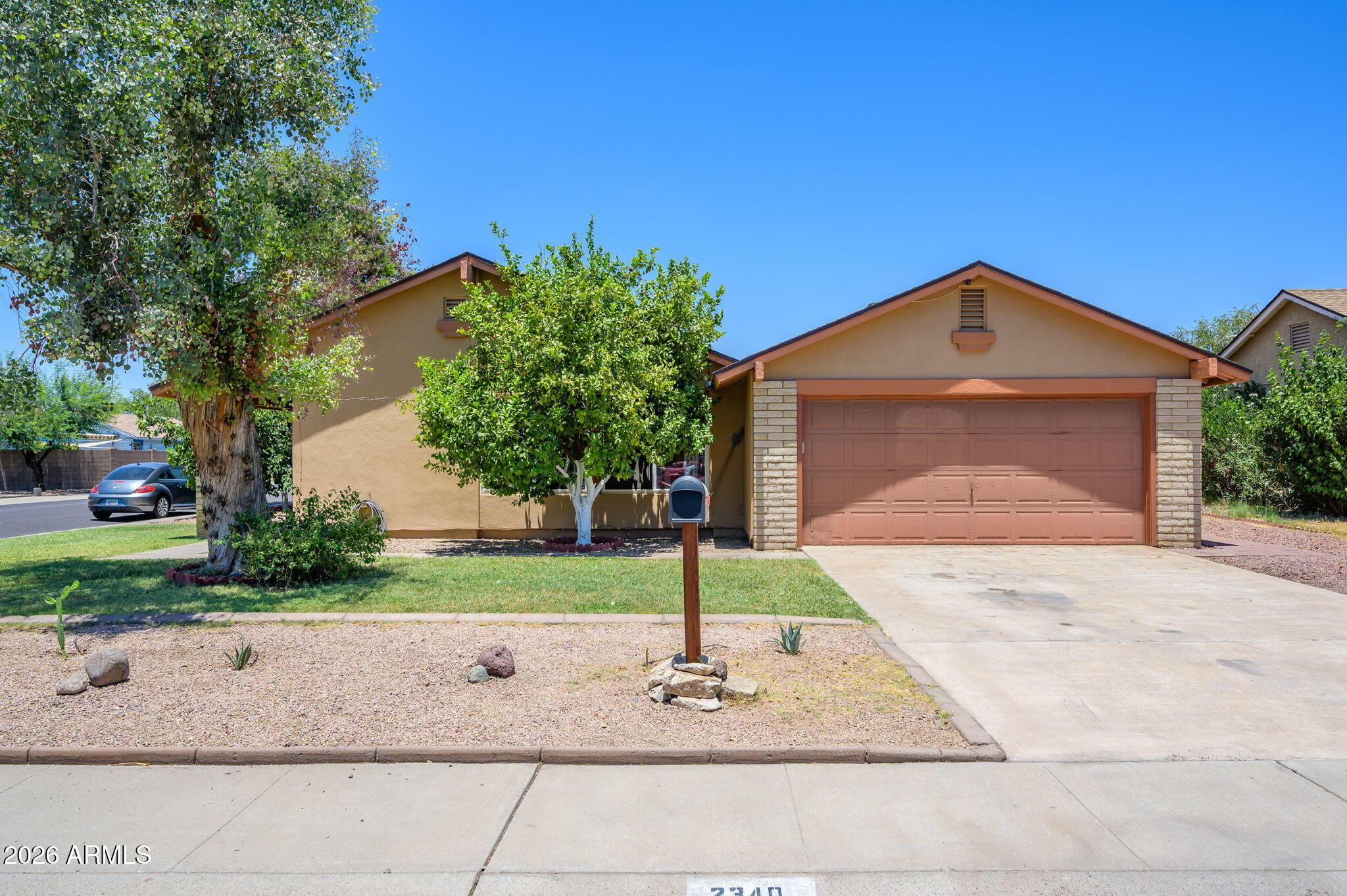 2340 W PONDEROSA Lane