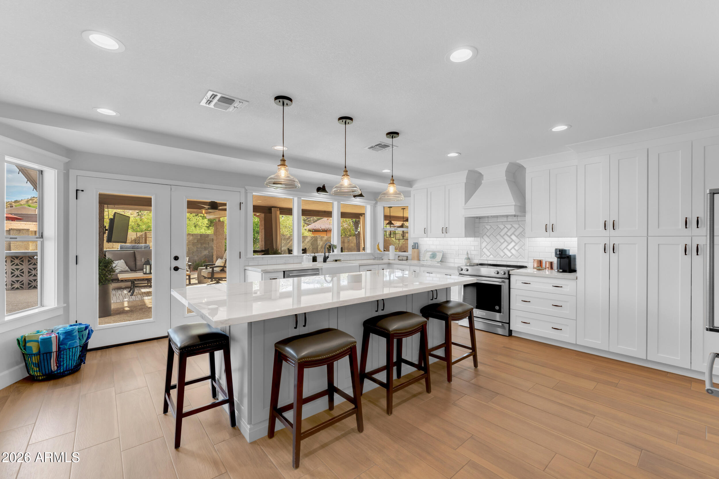 133 W PERSHING Avenue