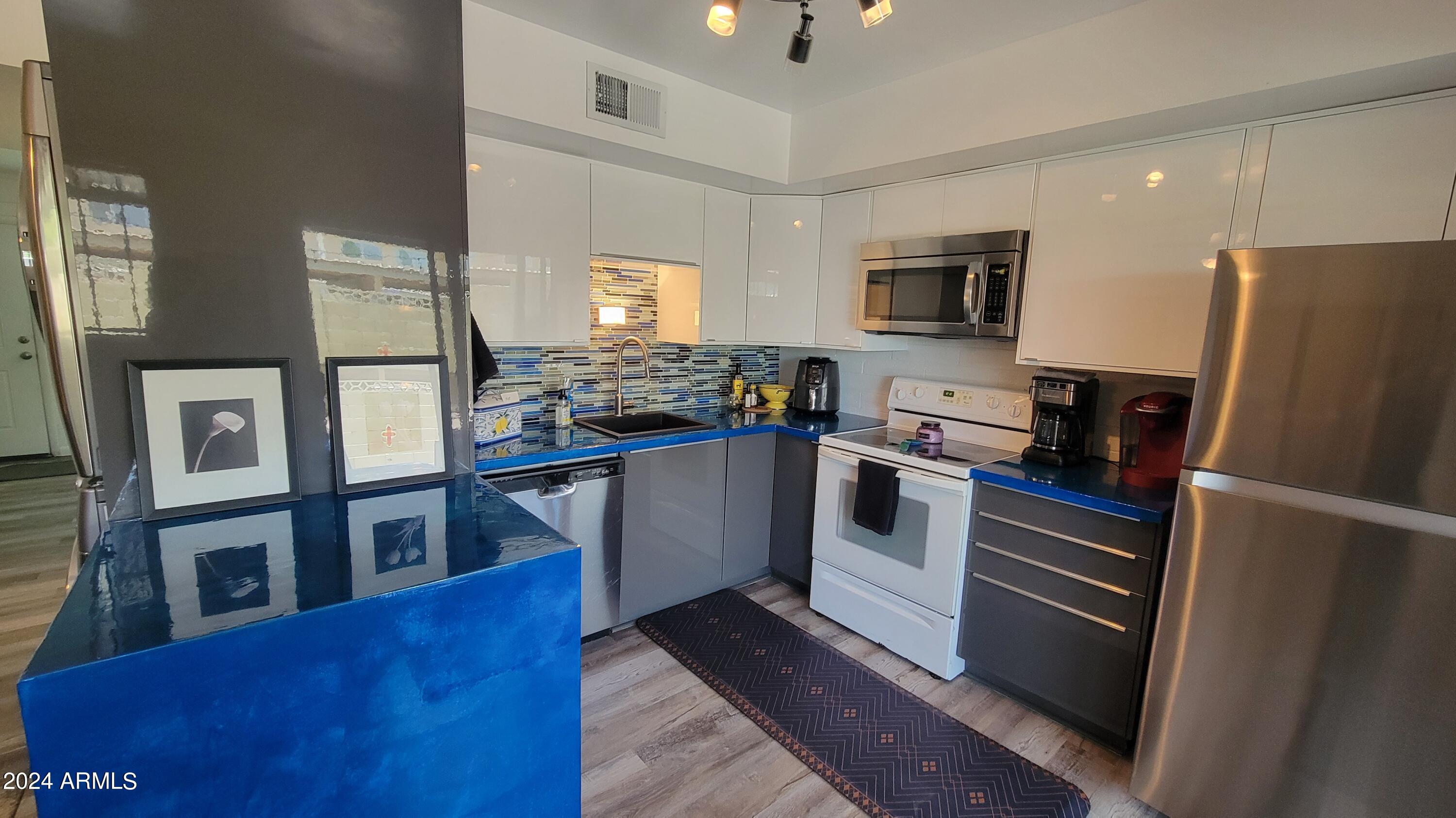 5429 N Black Cyn Highway