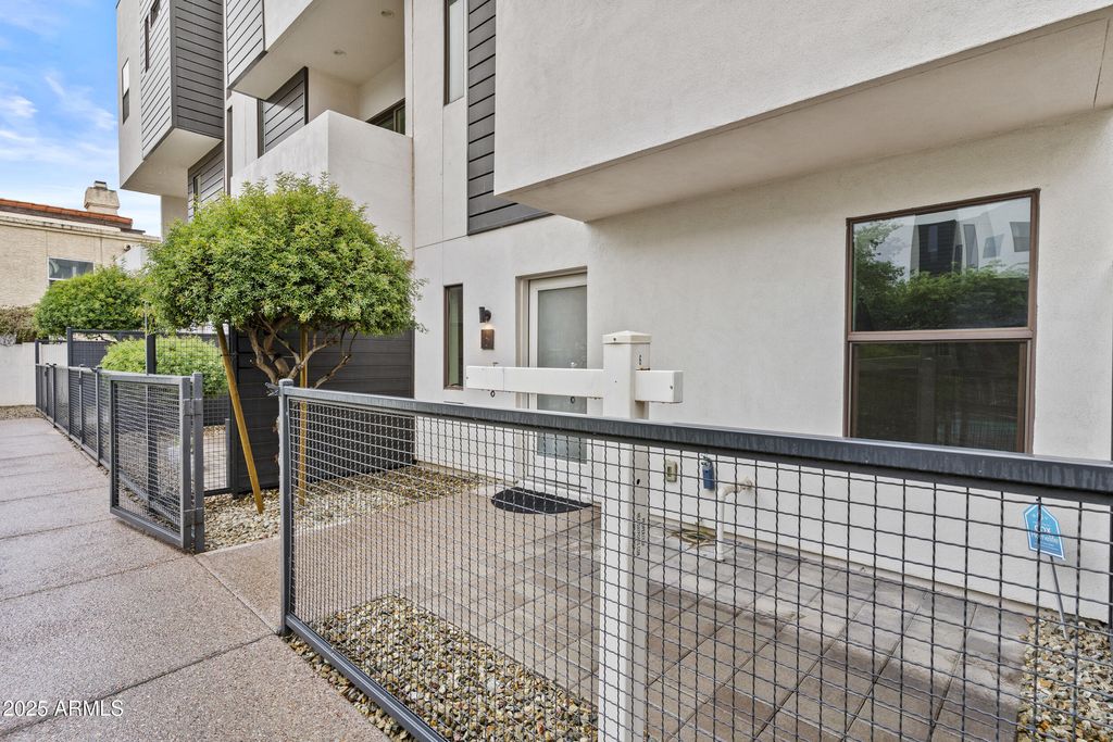 Photo of 325 E Coronado Road #8, Phoenix, AZ 85004 (MLS # 6932619)