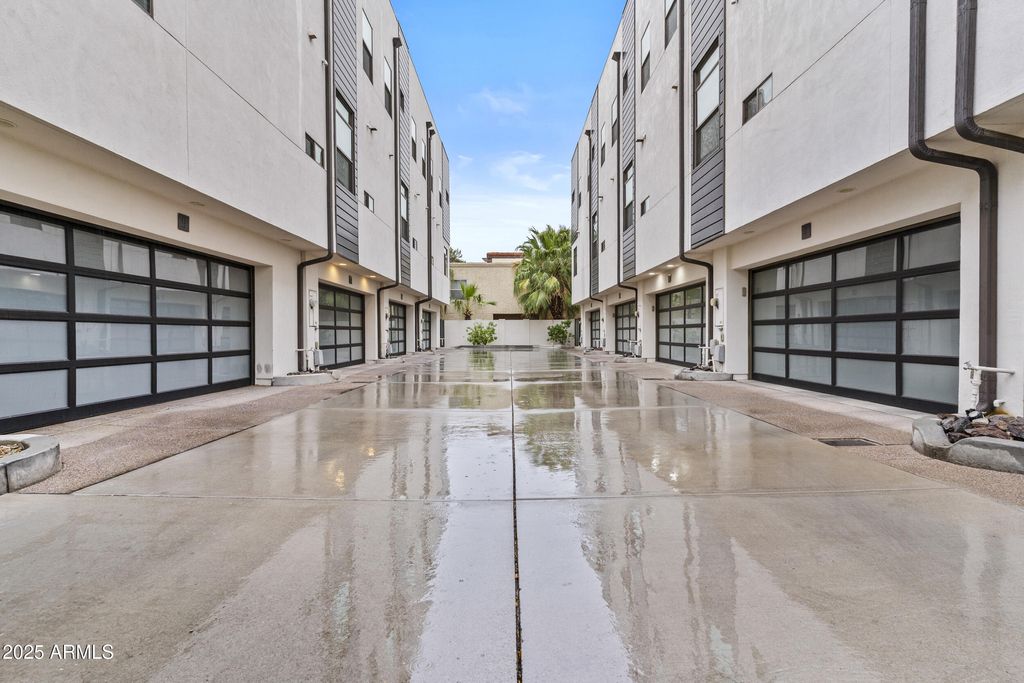 Photo of 325 E Coronado Road #8, Phoenix, AZ 85004 (MLS # 6932619)