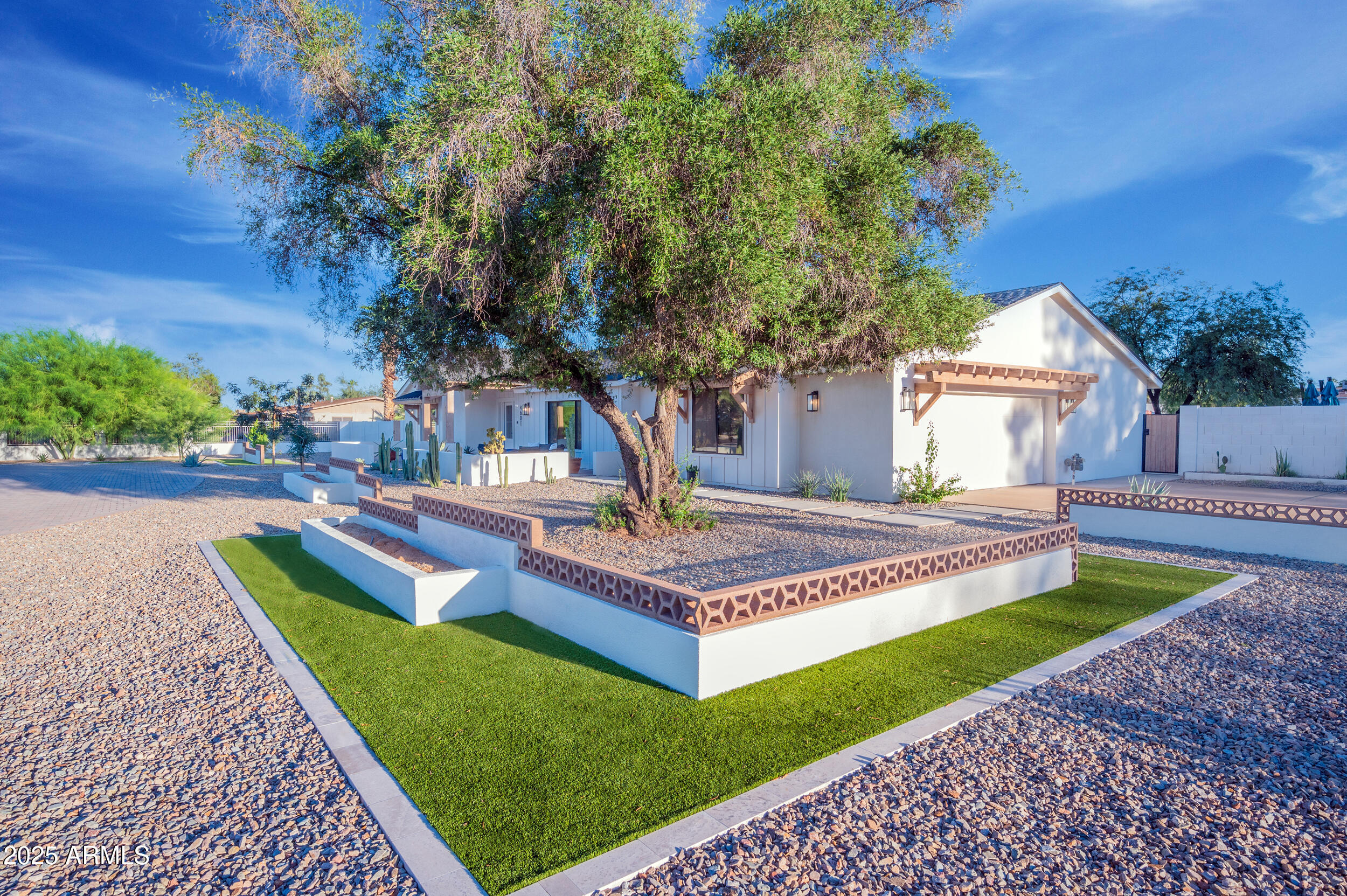 4601 E CHOLLA Street