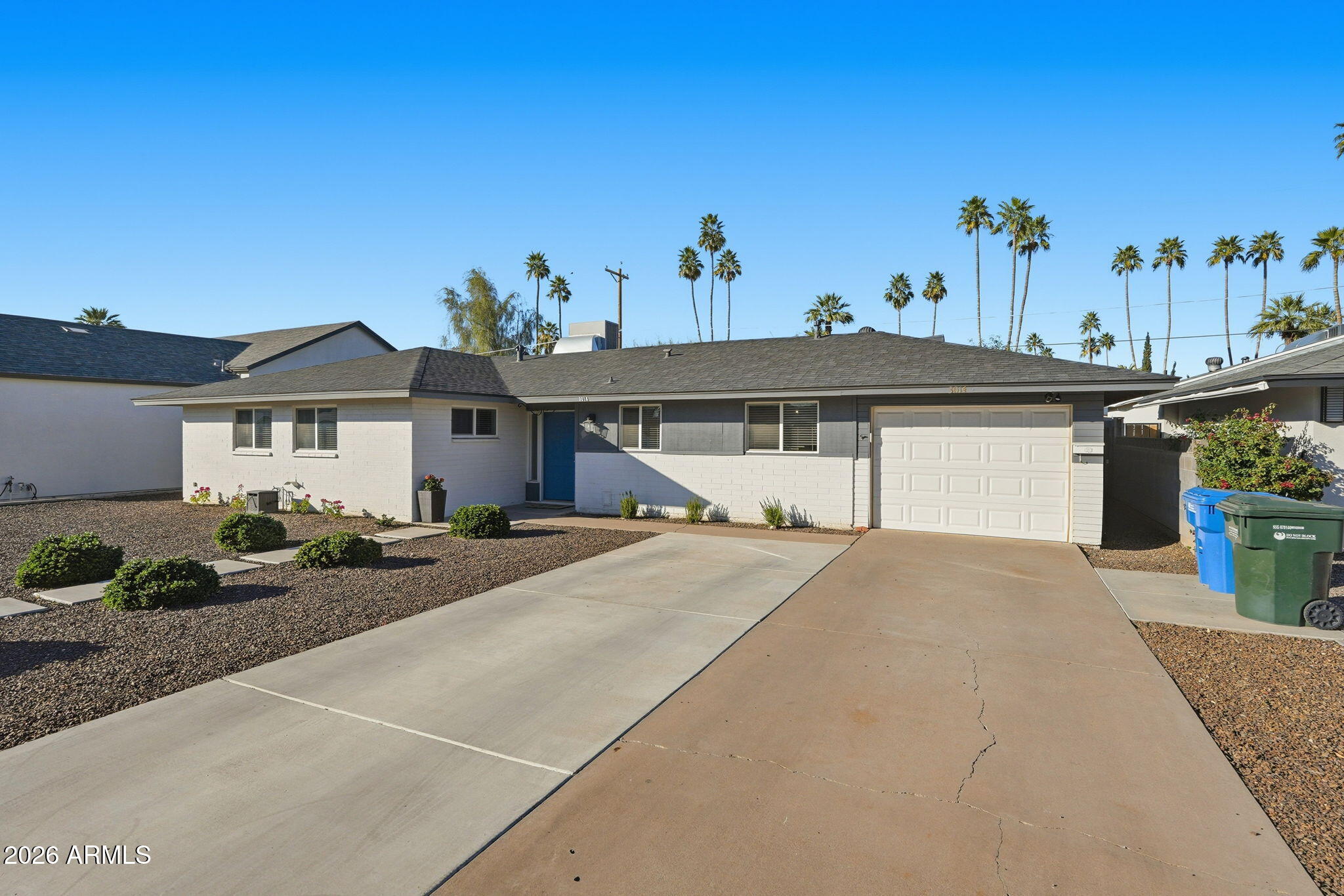 3014 E WHITTON Avenue