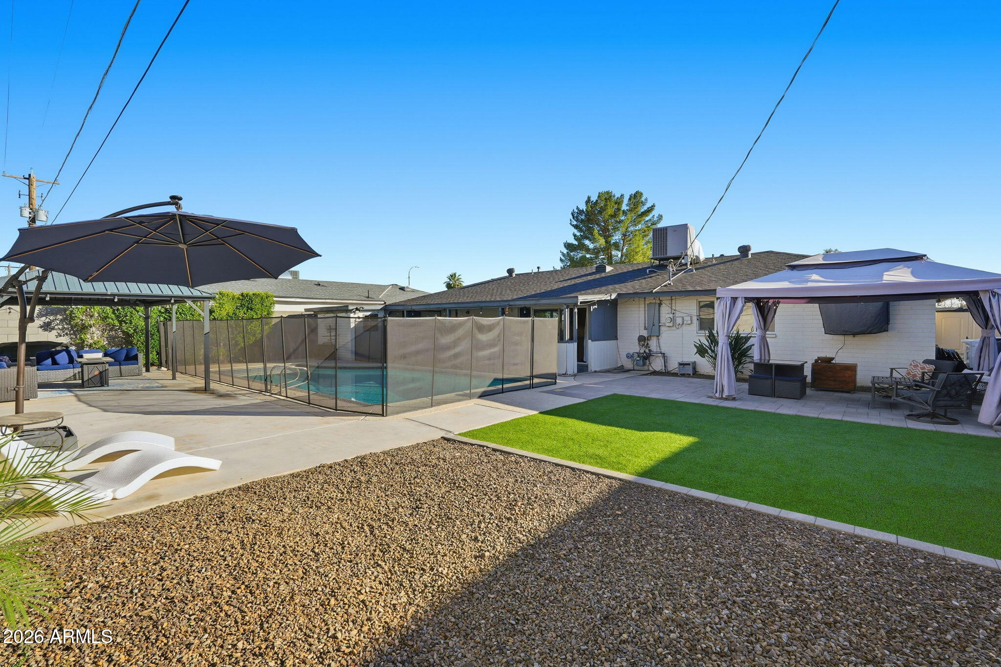 3014 E WHITTON Avenue