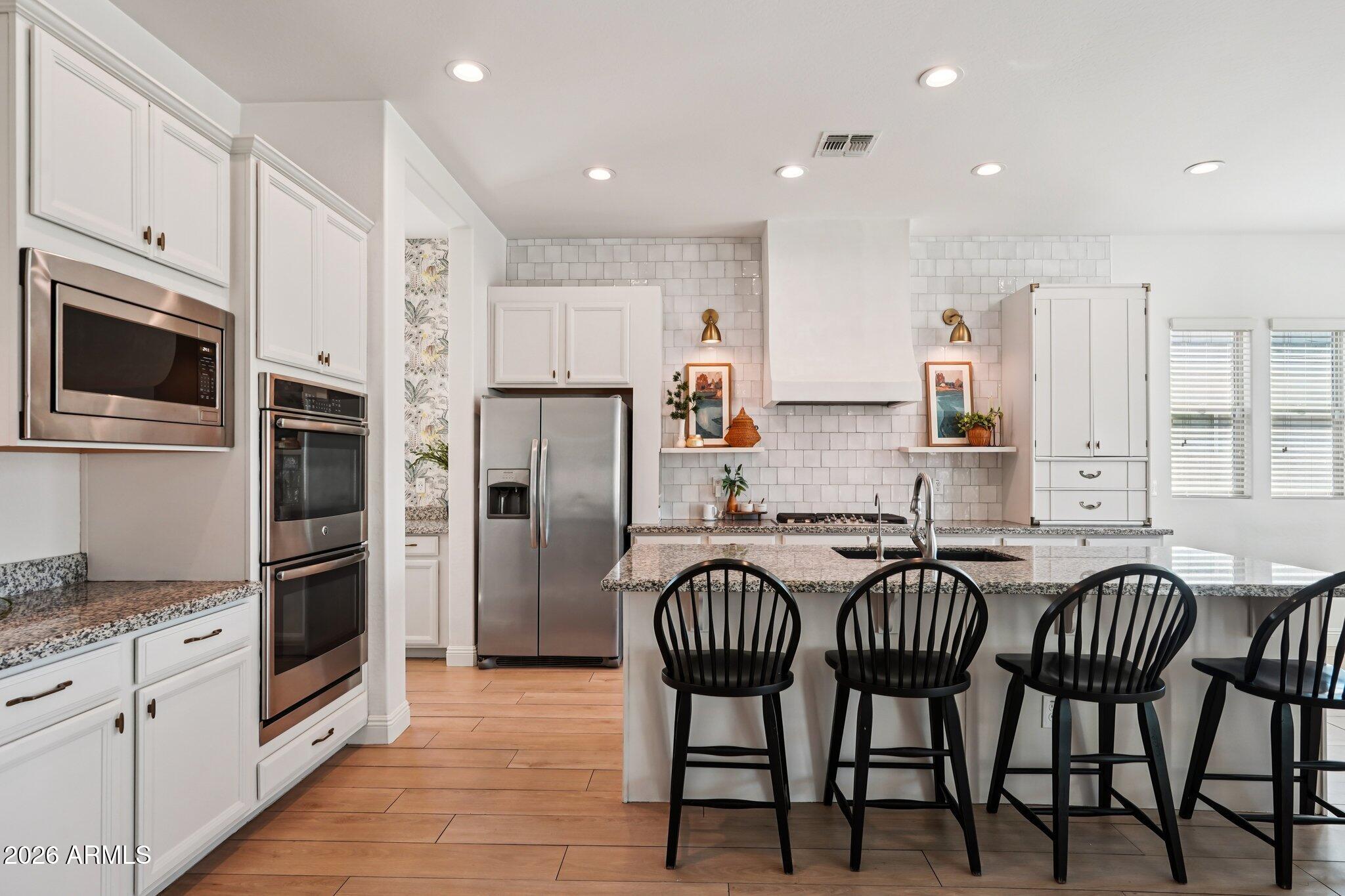 2608 N BEVERLY Place