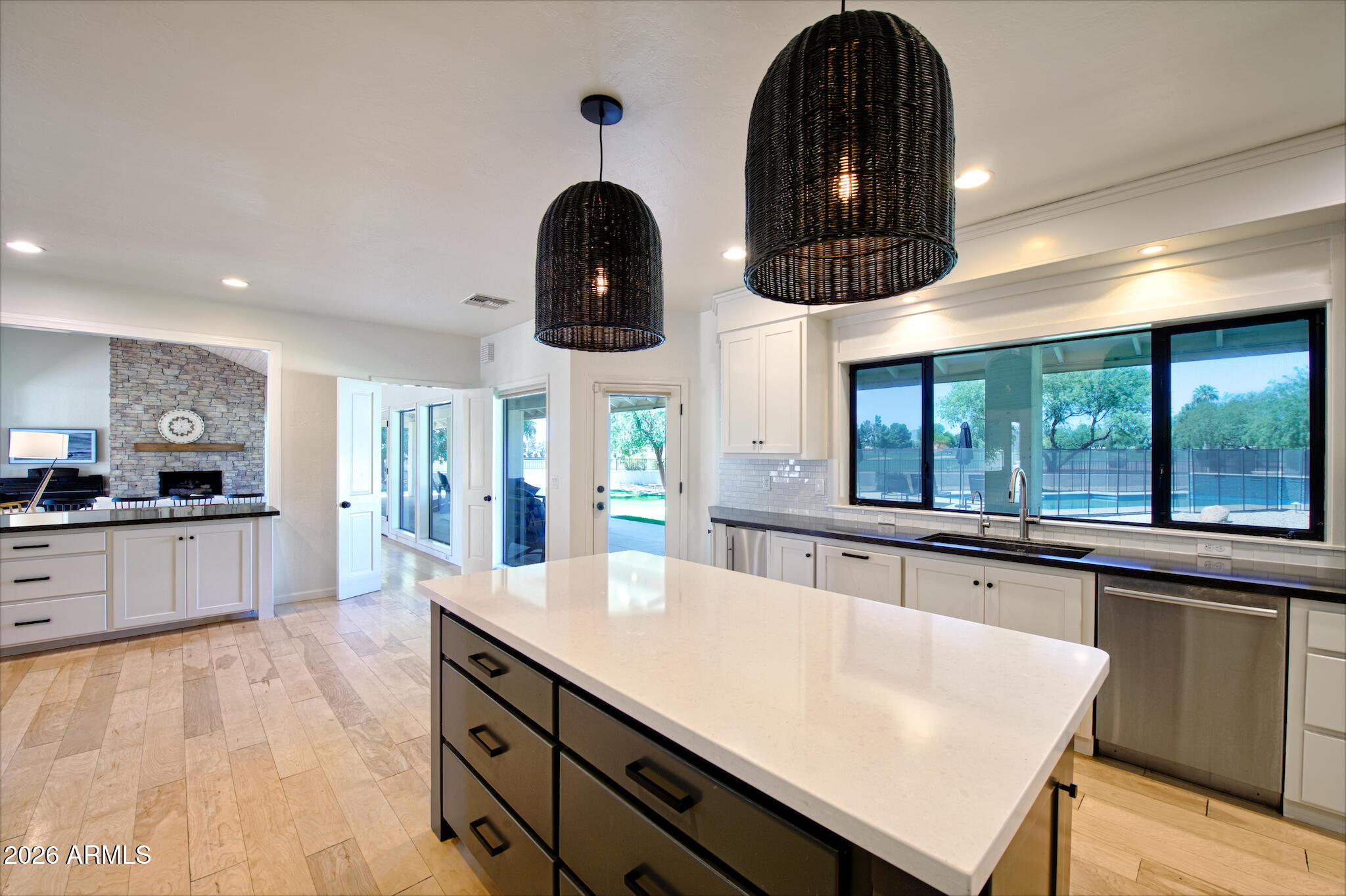 1002 E ACACIA Circle