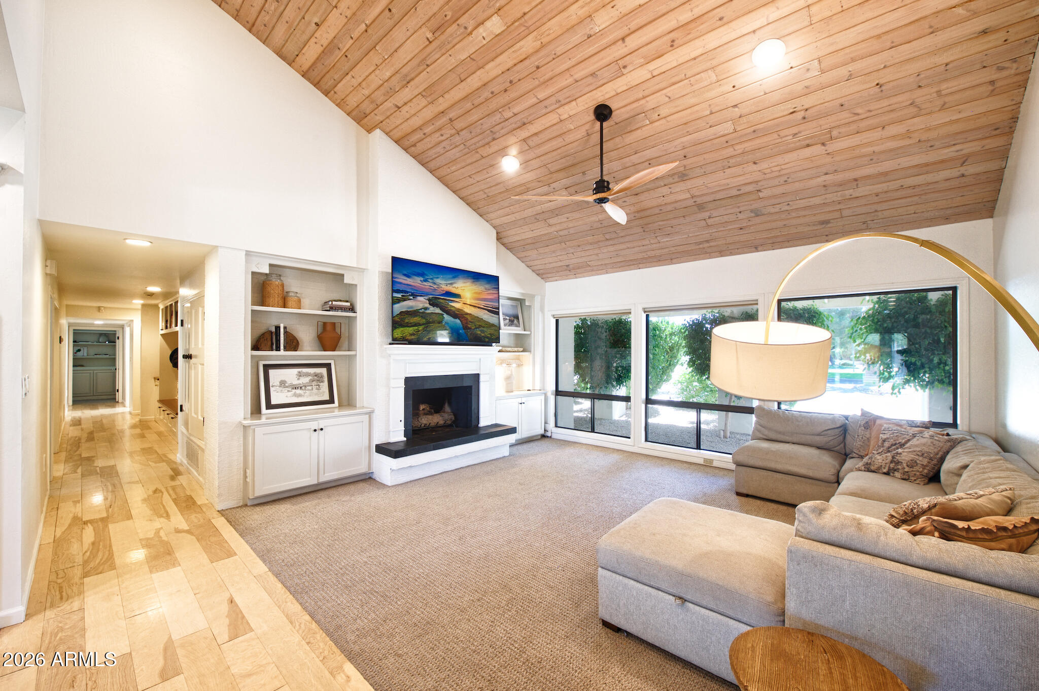 1002 E ACACIA Circle