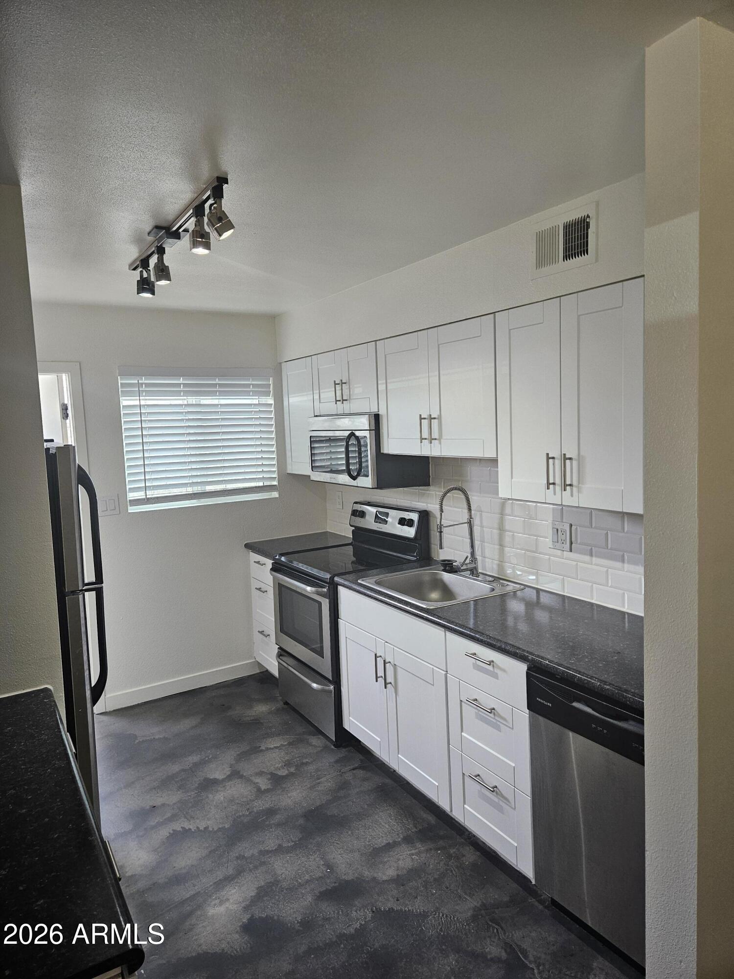 2108 E FAIRMOUNT Avenue 7A