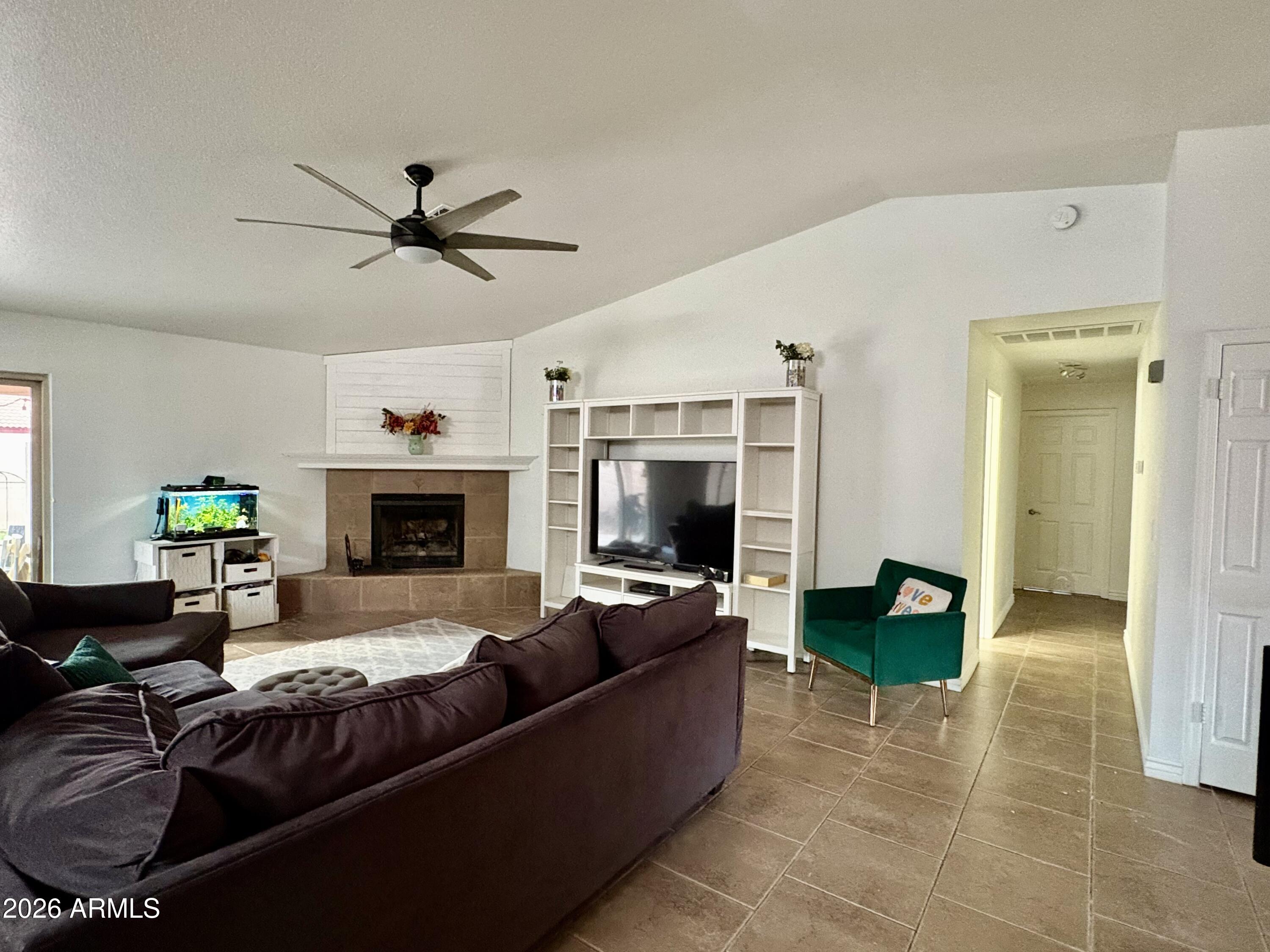 5829 E ENROSE Street