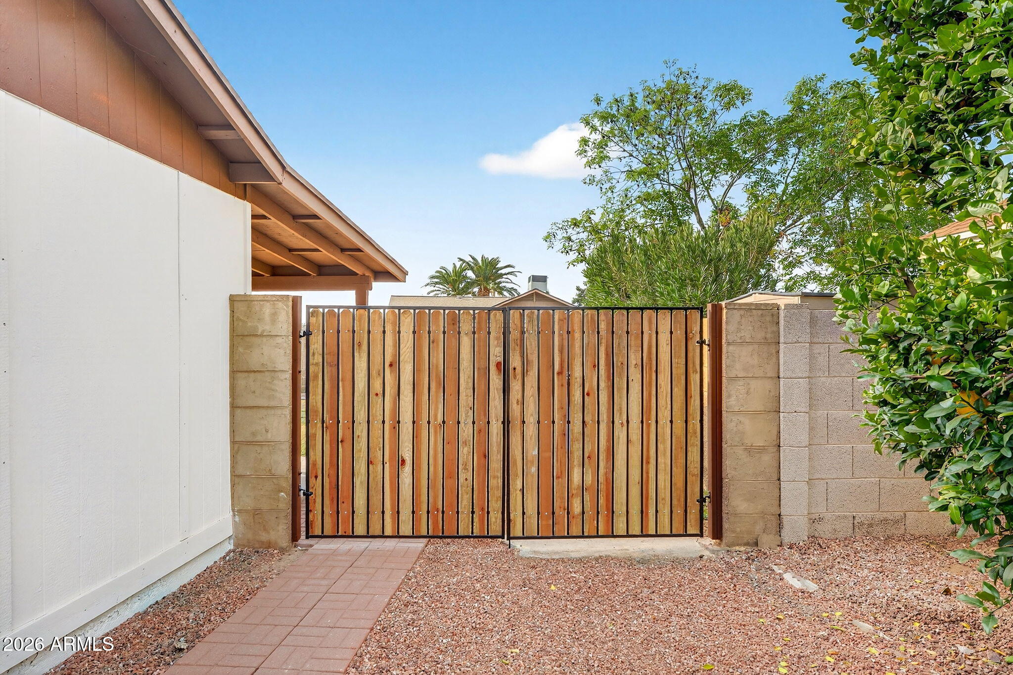 1327 W HIGHLAND Street