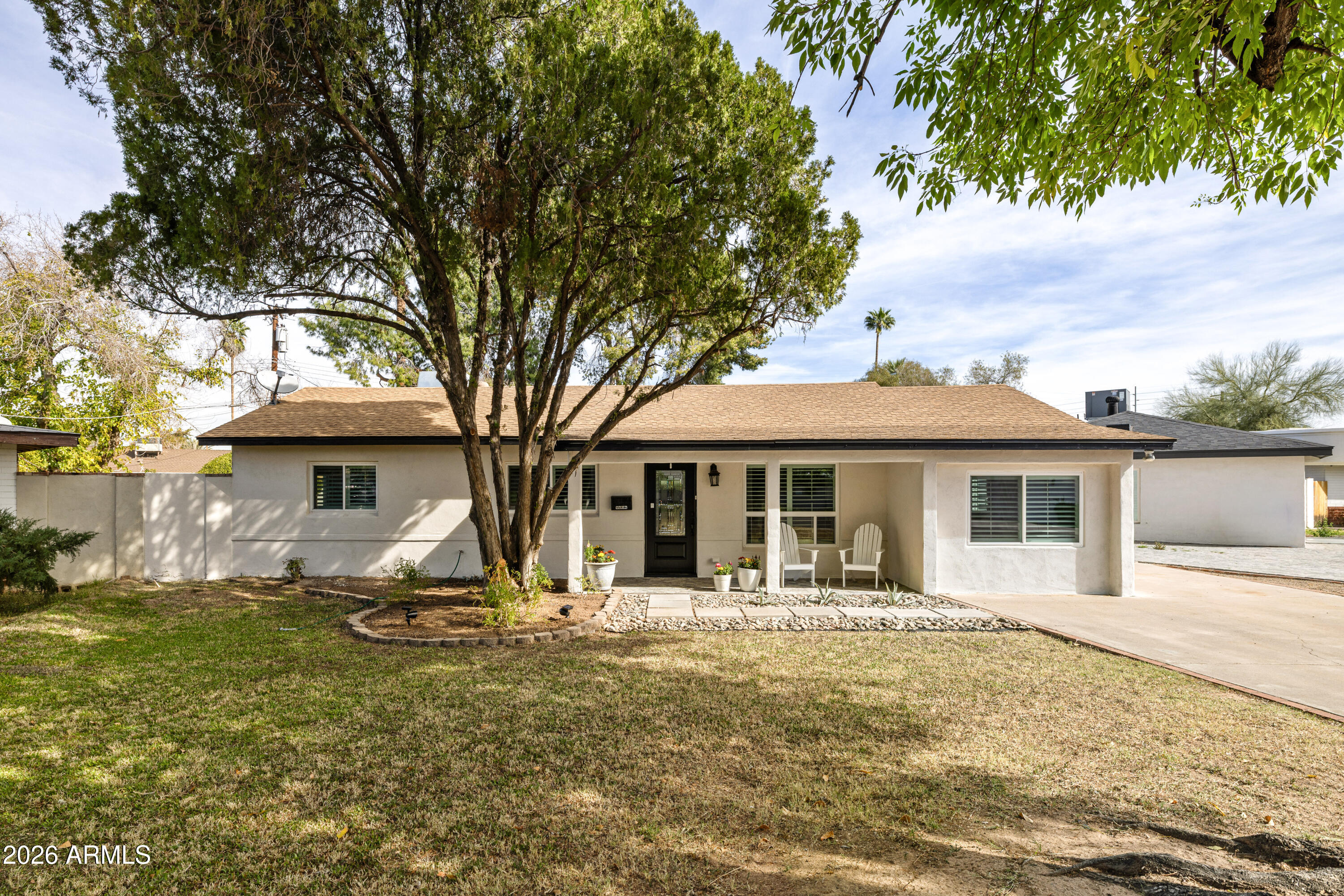 1118 E COLTER Street