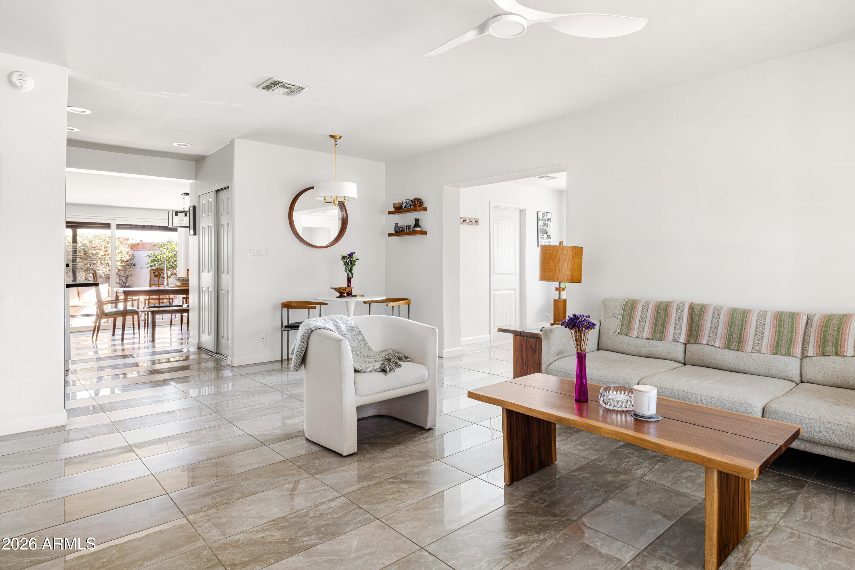 1118 E COLTER Street