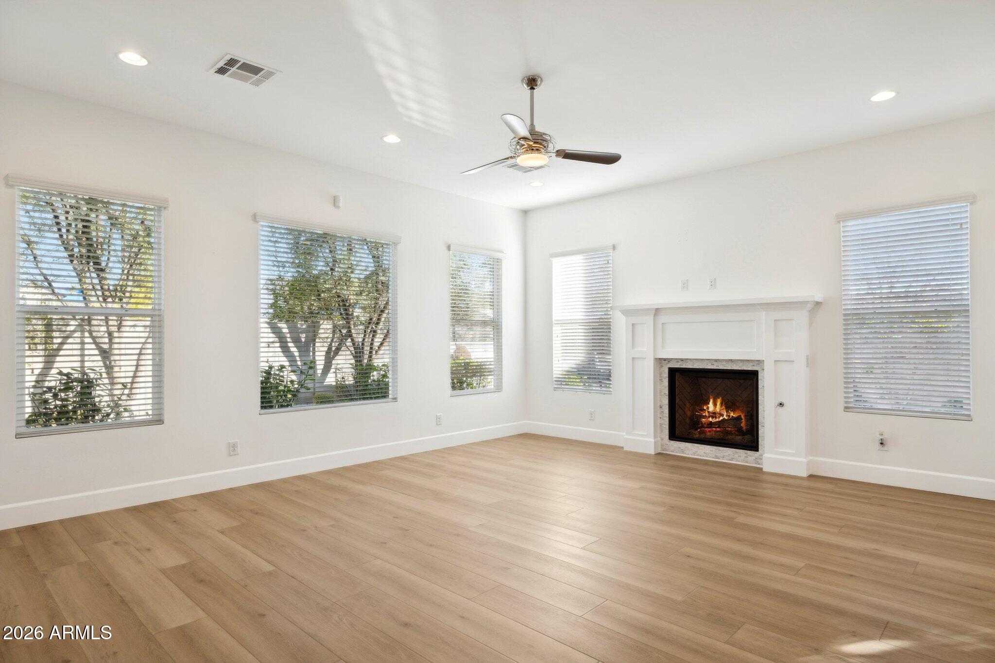 3814 E CRITTENDEN Lane