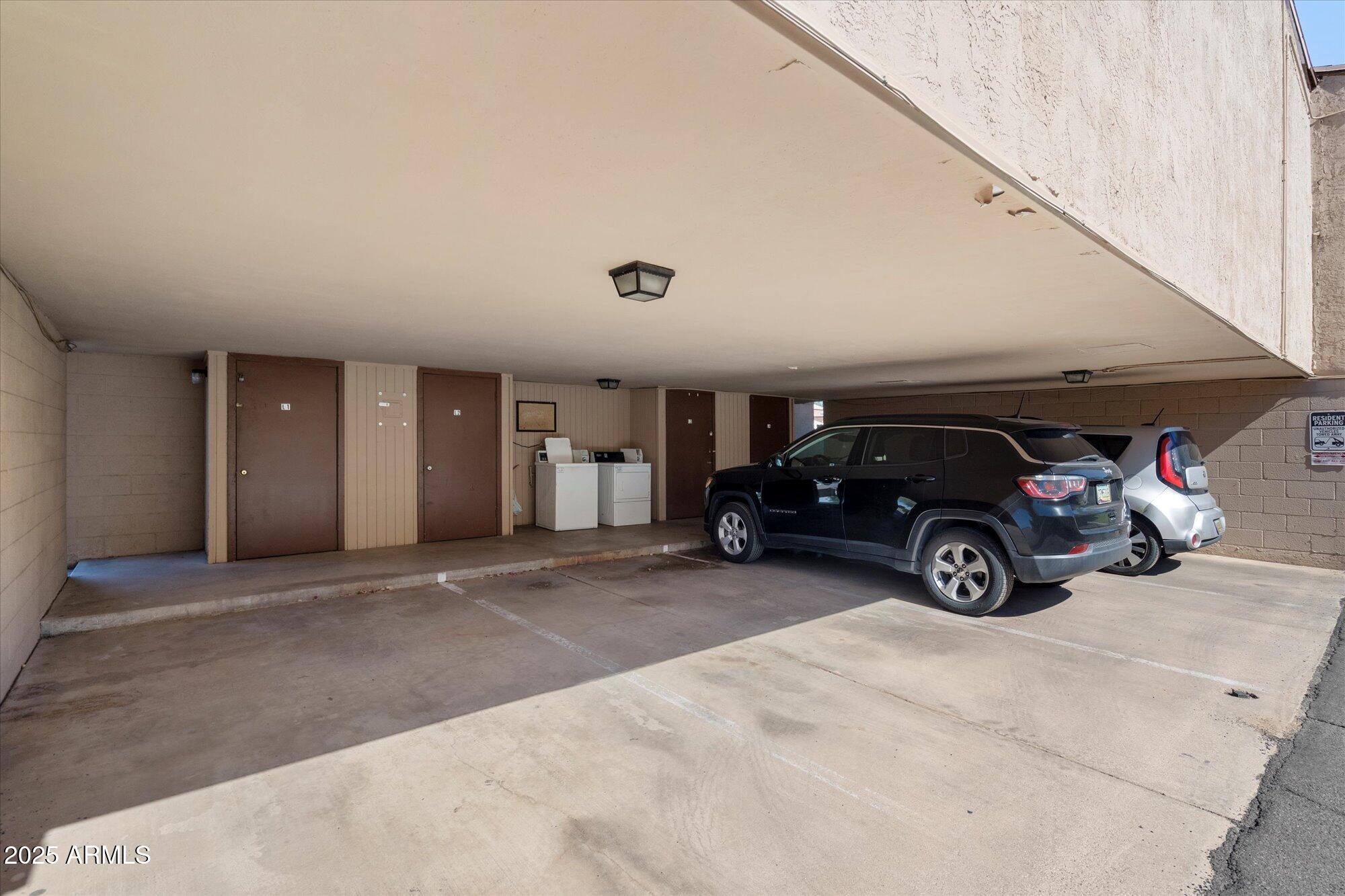 2673 E OAKLEAF Drive