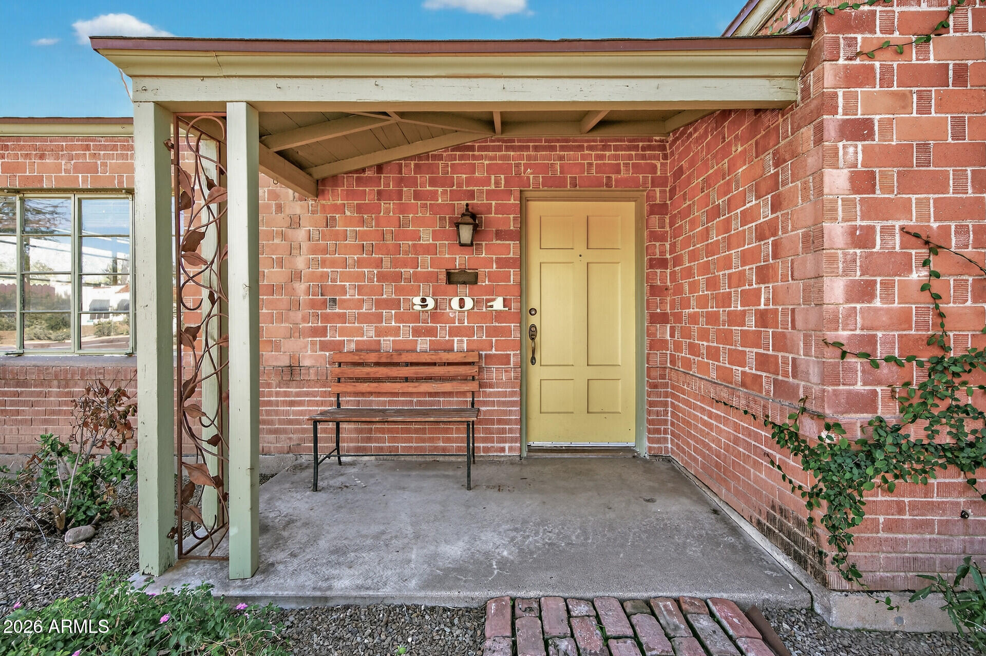 901 W WILLETTA Street