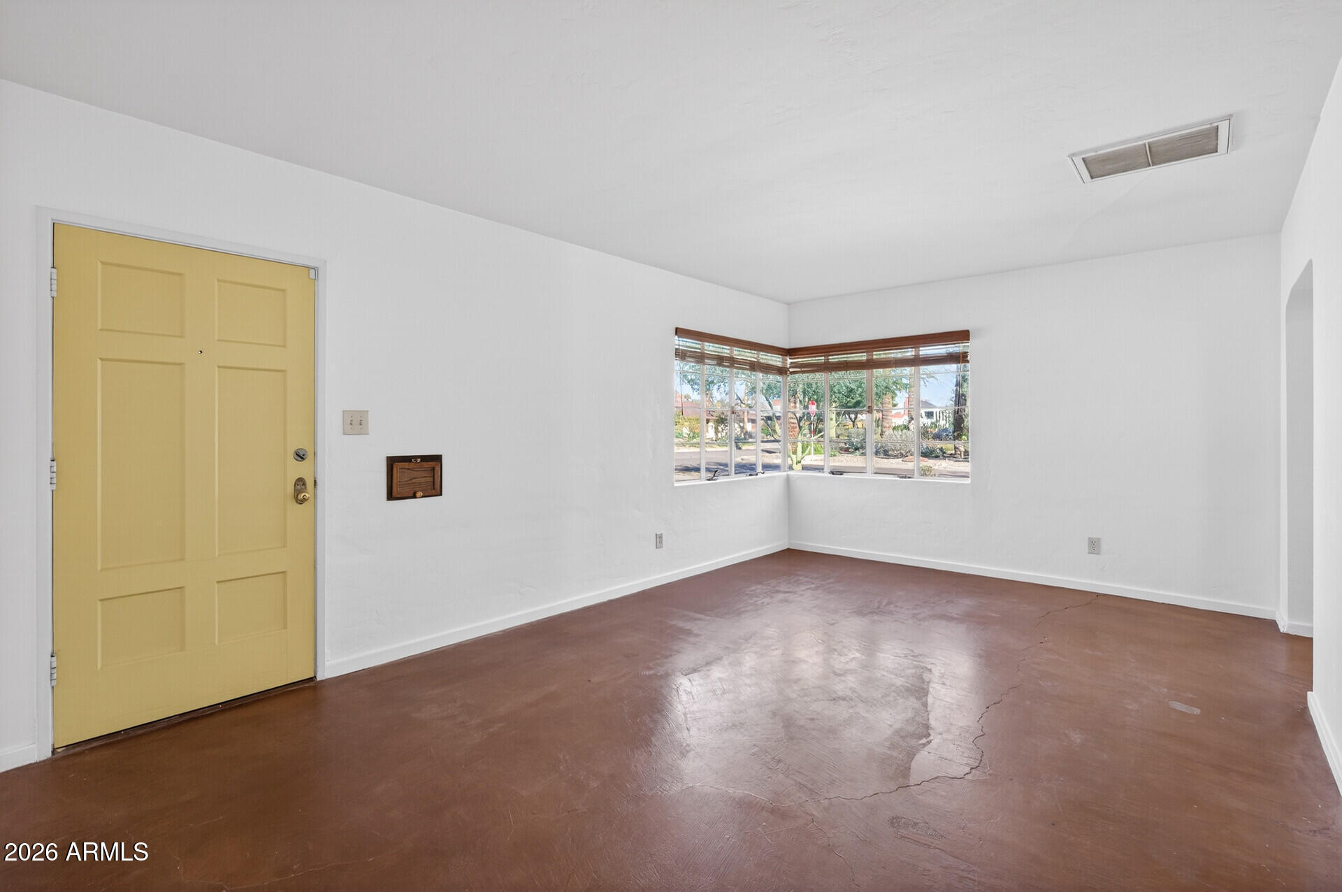 901 W WILLETTA Street