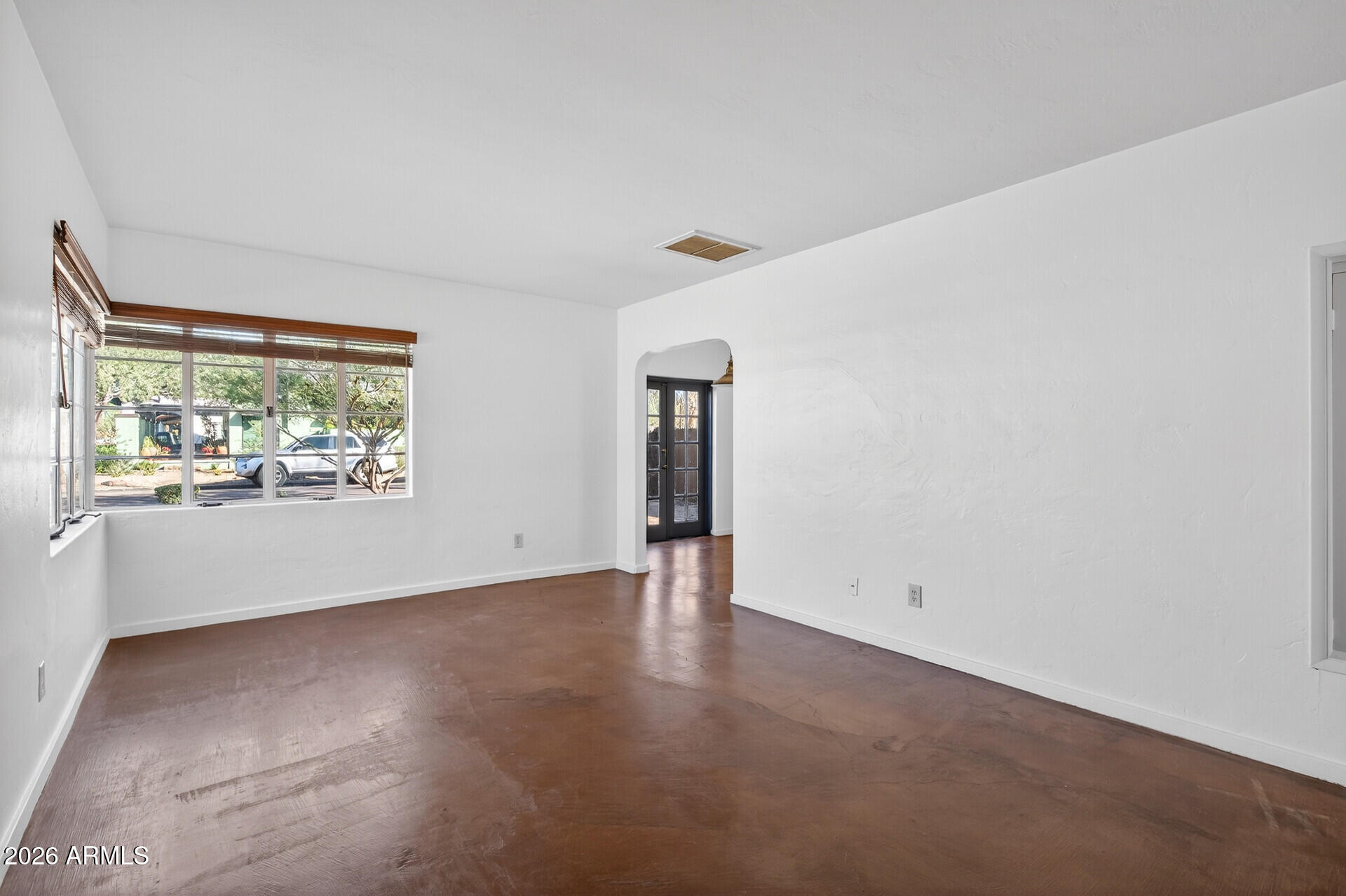 901 W WILLETTA Street